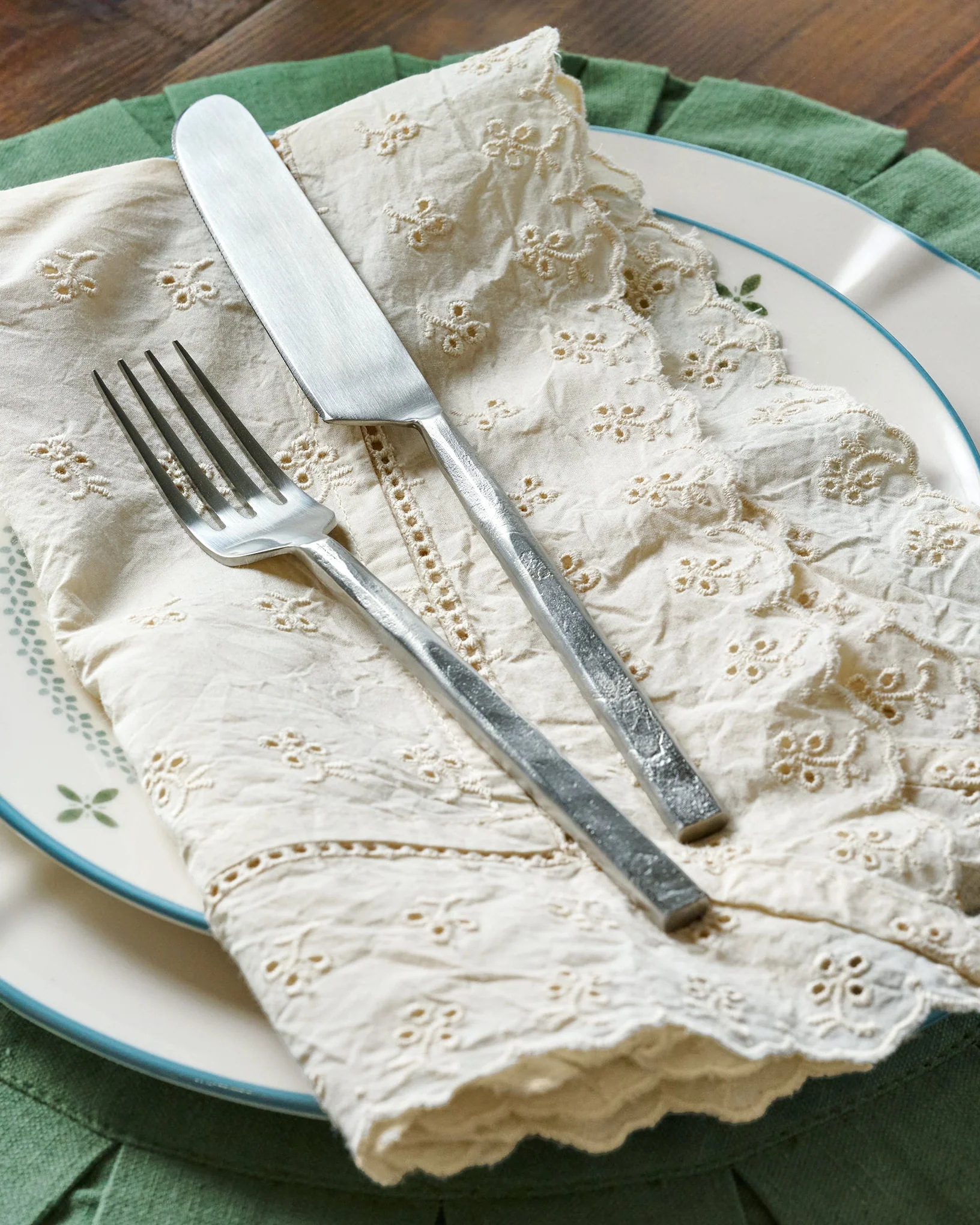 Antique White Eyelet Napkin Set of Four - Image 2