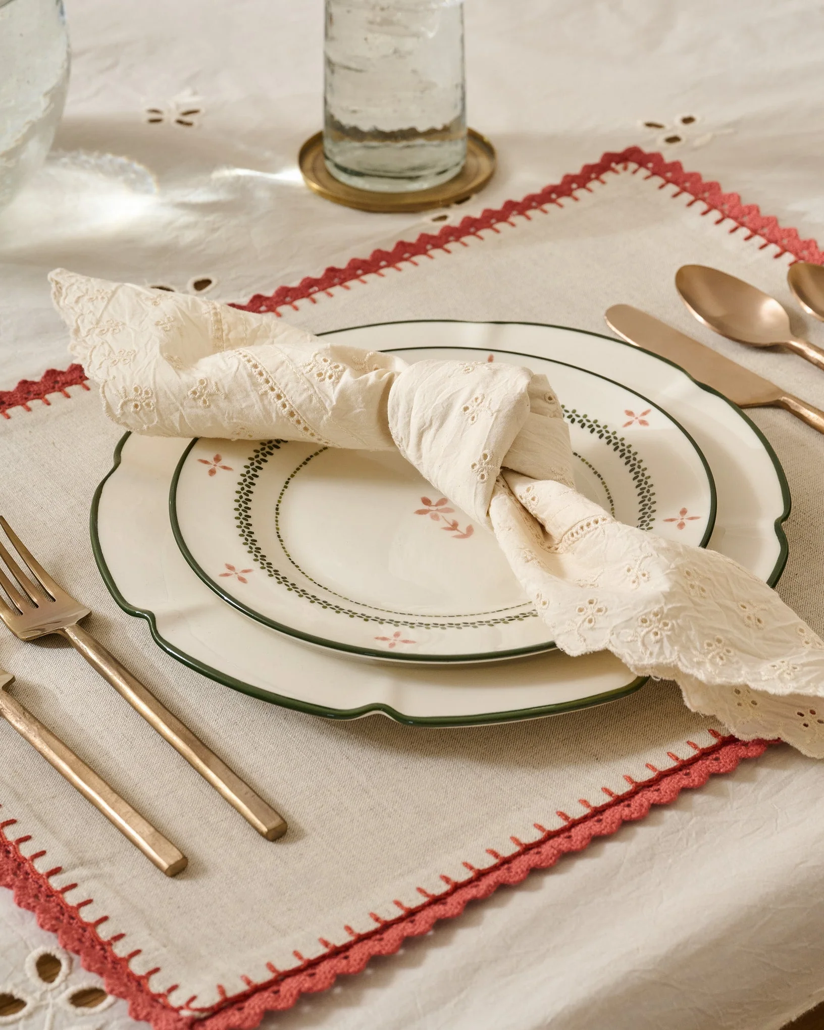 Antique White Eyelet Napkin Set of Four - Image 4