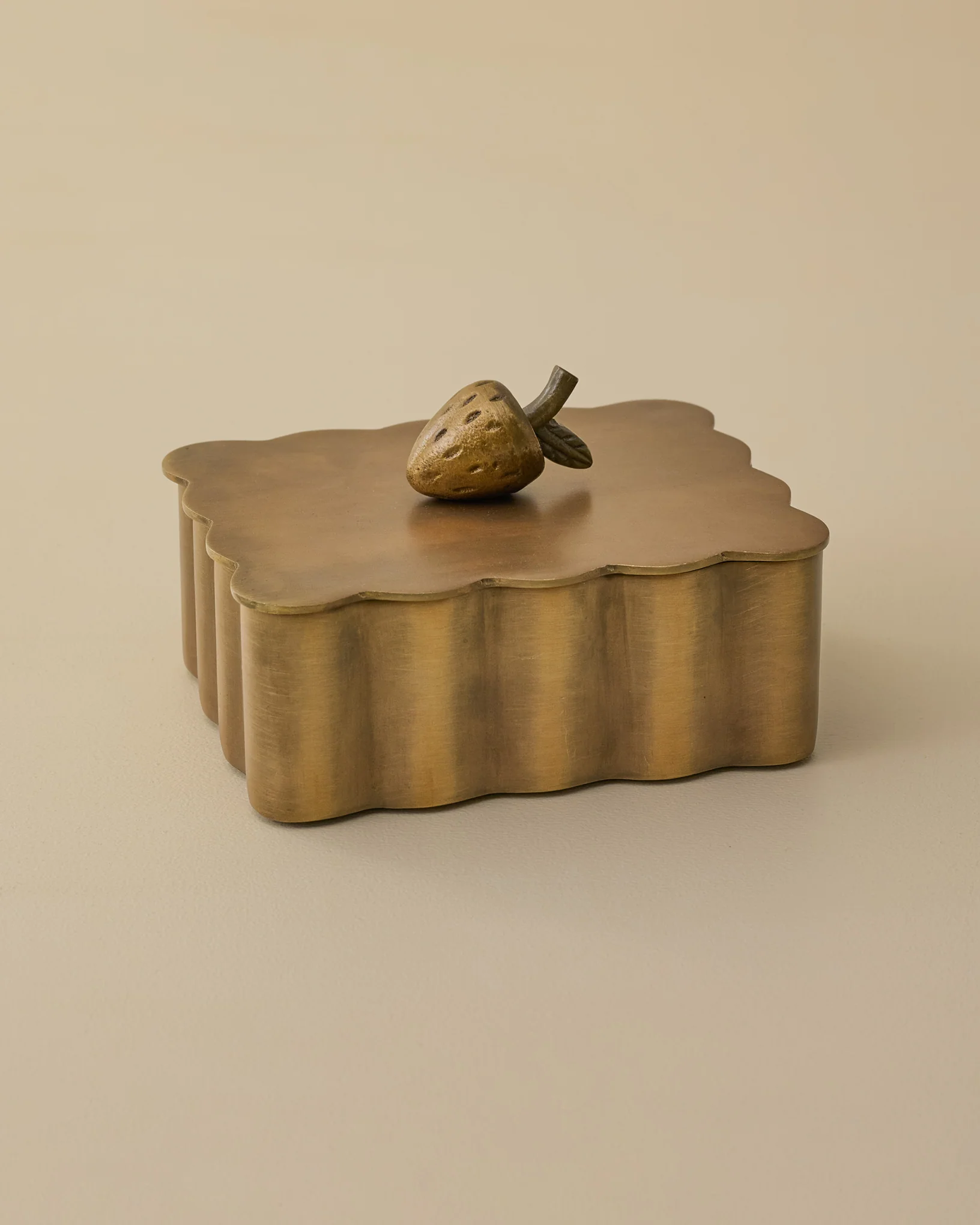 Antiqued Brass Scalloped Box - Image 3