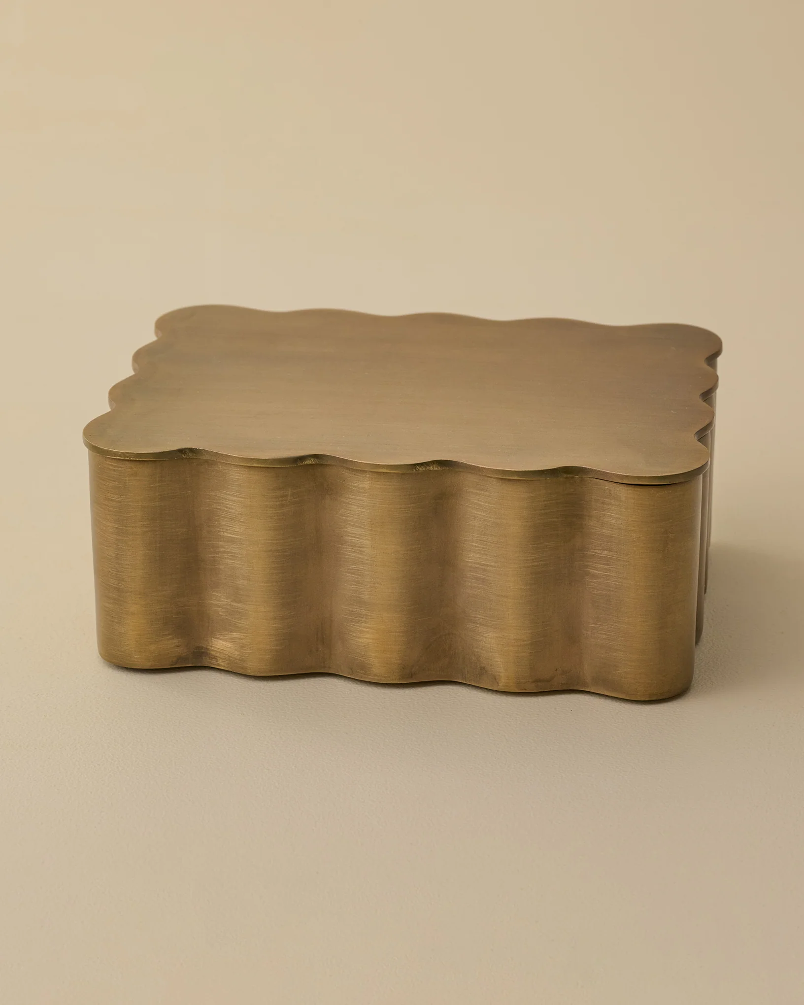 Antiqued Brass Scalloped Box - Image 4