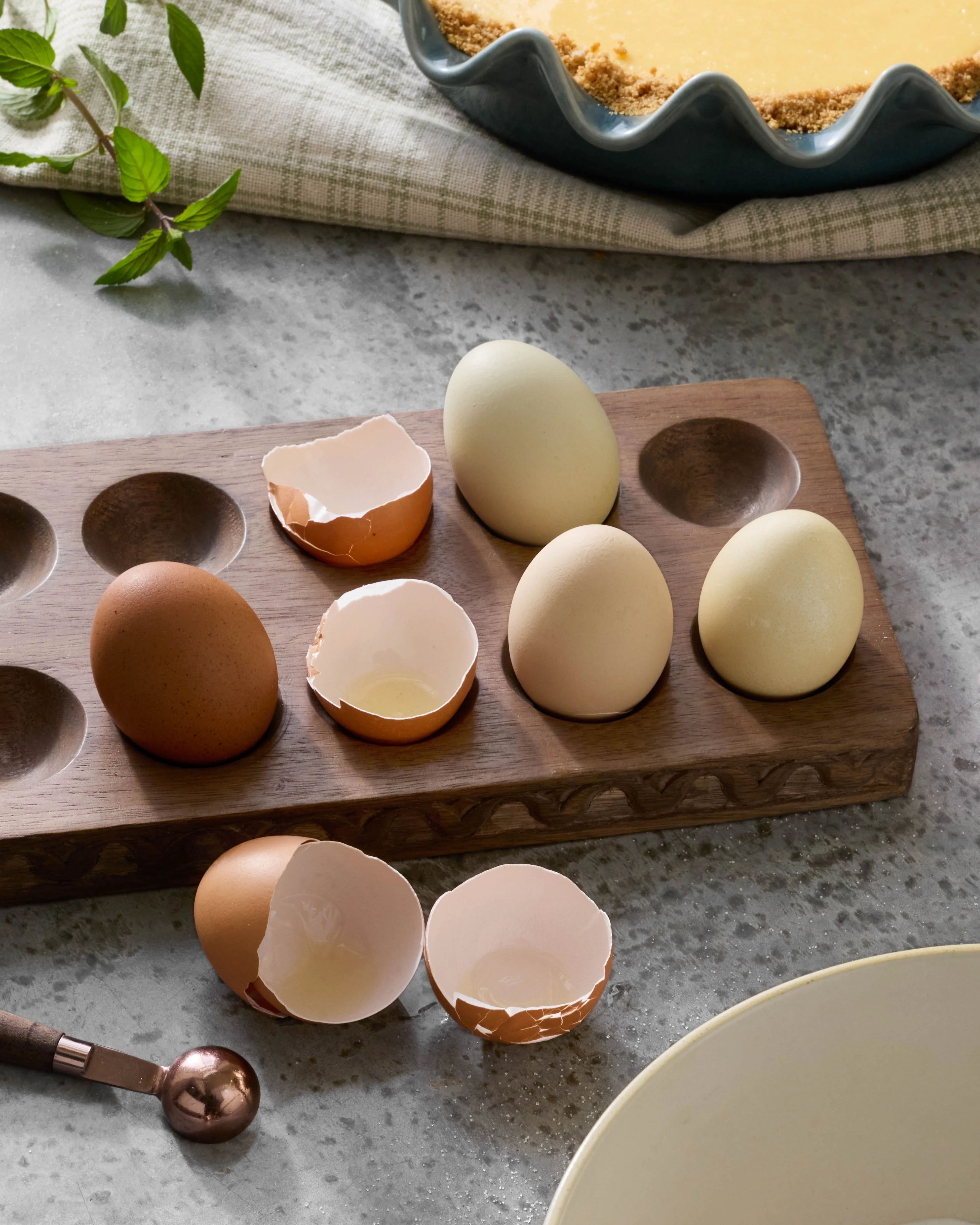 Antiqued Wood Tulip Carved Edge Egg Tray - Image 2