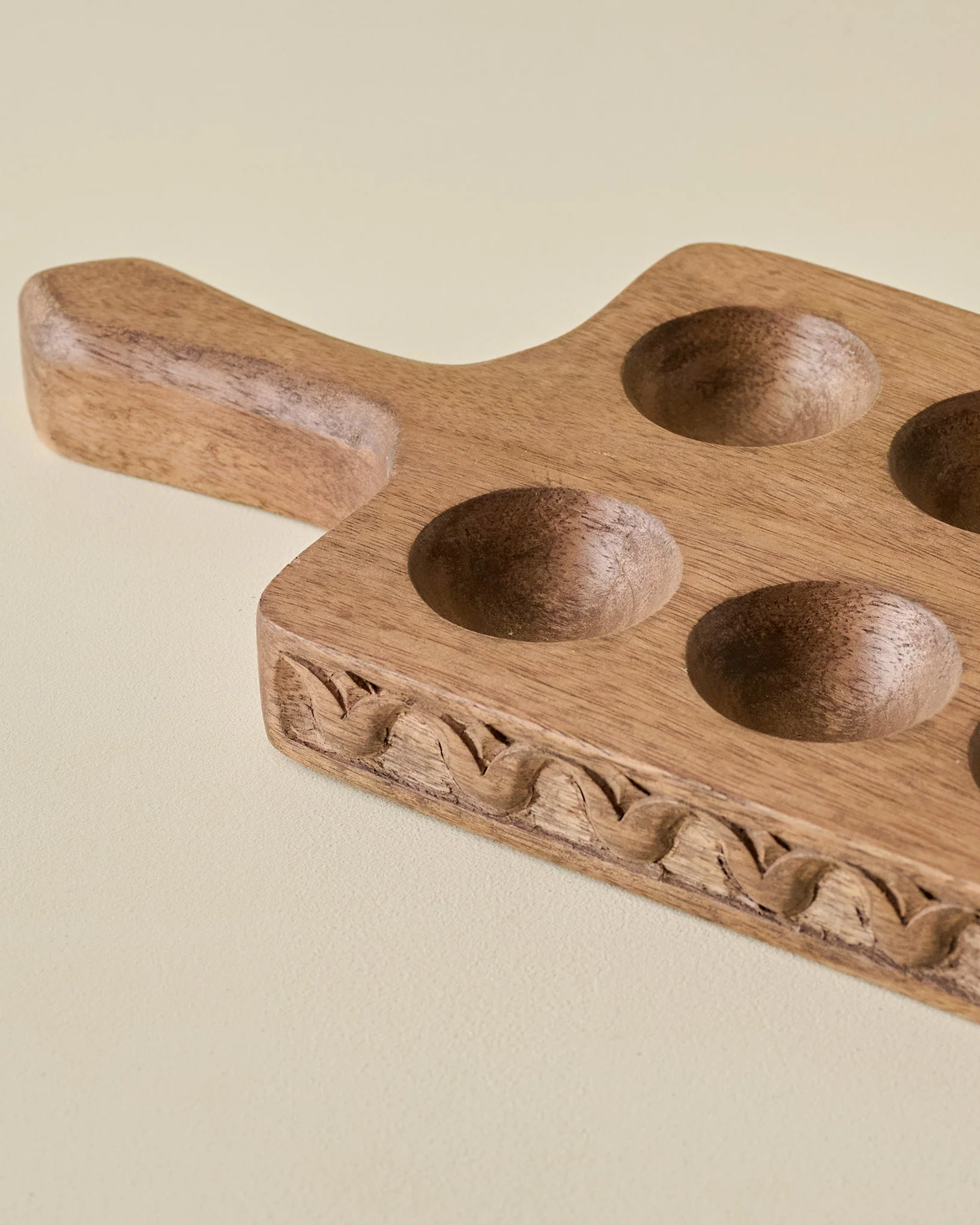 Antiqued Wood Tulip Carved Edge Egg Tray - Image 3