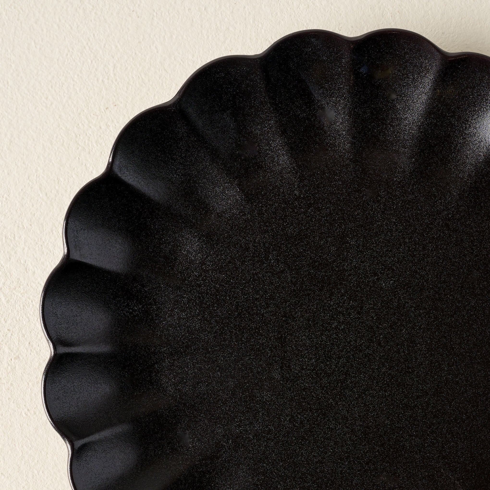 Black Scalloped Plate - Image 3