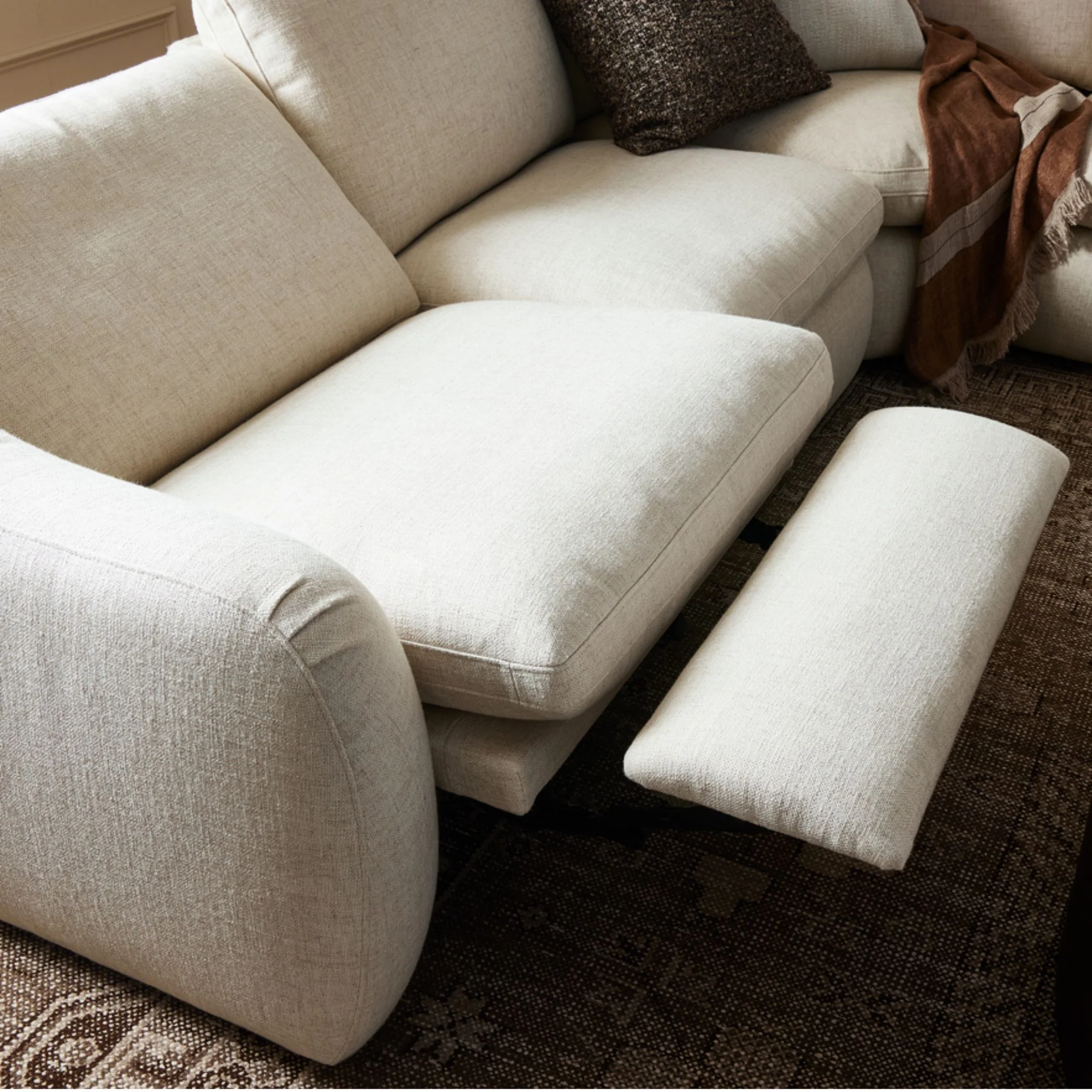 Chase Power Reclining 5-Piece Sectional - Image 12