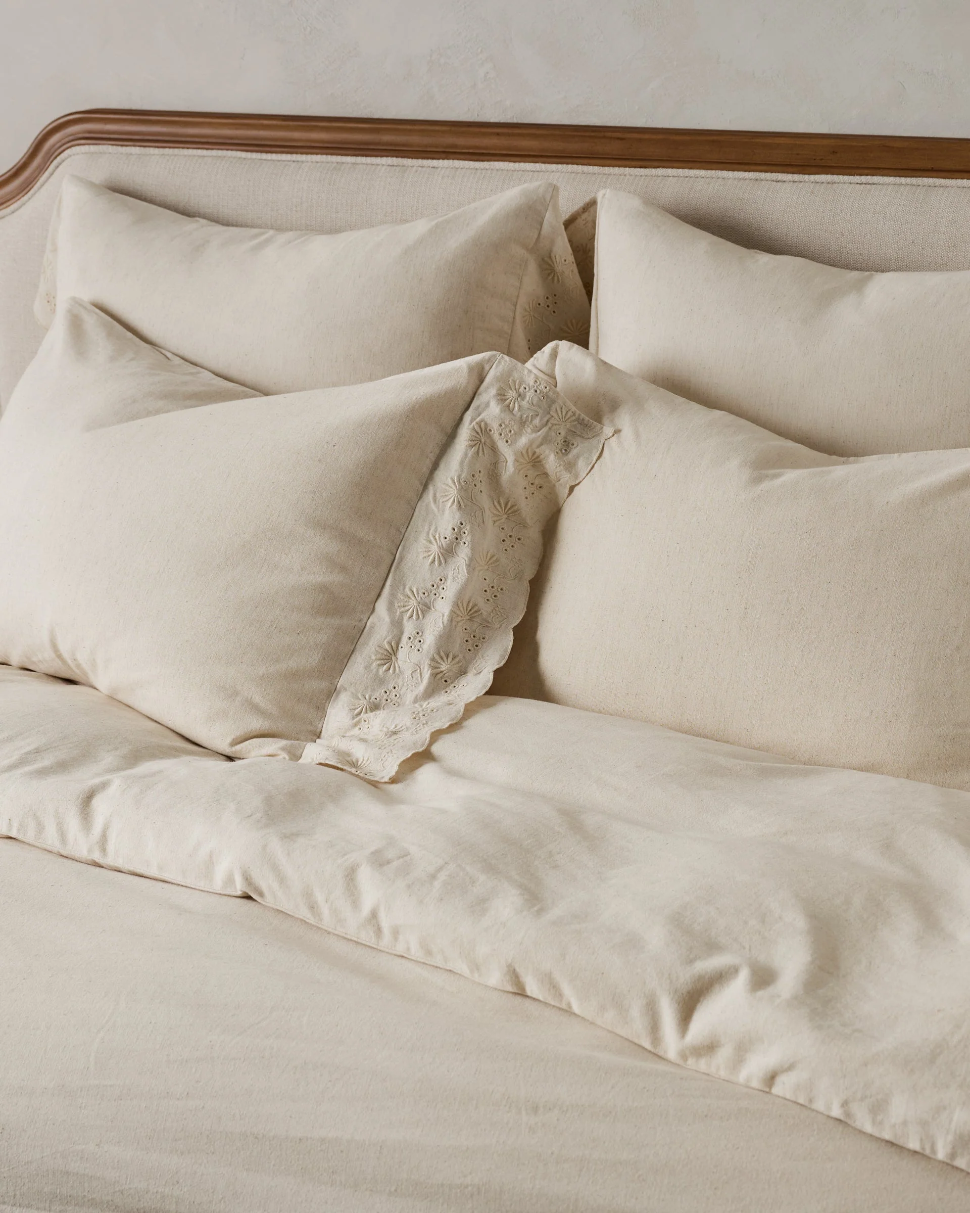 Clara Eyelet Flange Duvet Cover - Image 6