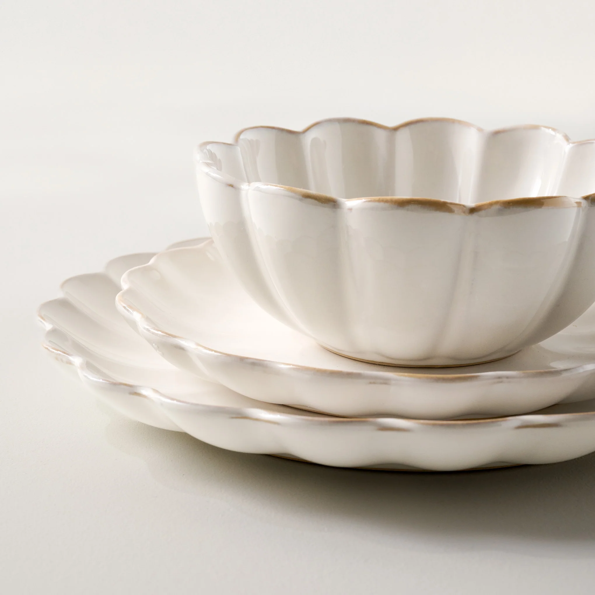Cream Scalloped 3-Piece Place Setting - Image 3