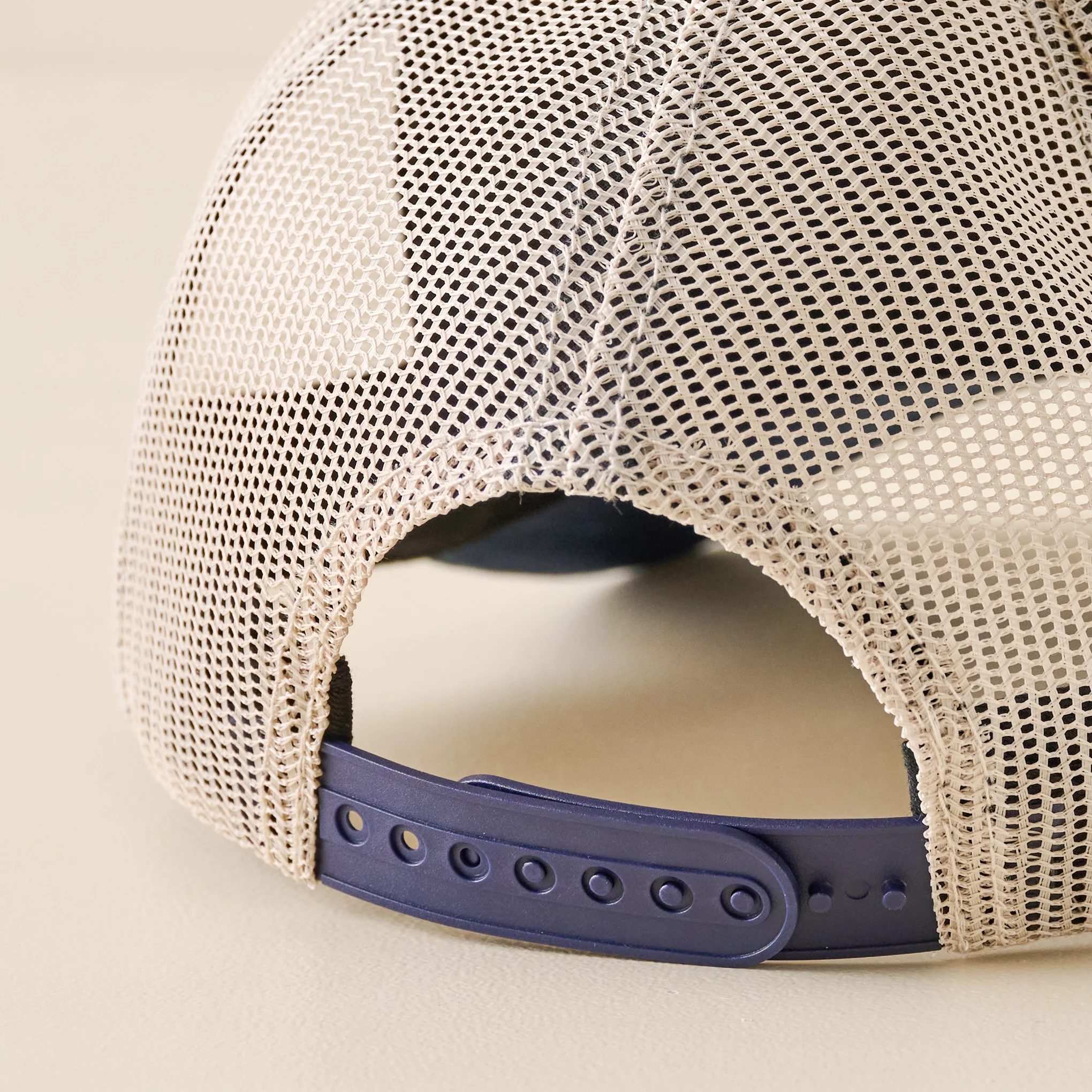 Daggum Navy and Cream Mesh Hat - Image 2