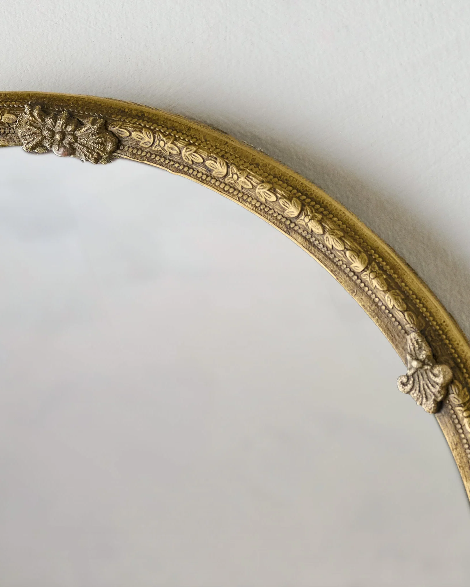 Vienna Extendable Wall Mounted Bathroom Mirror - Image 3