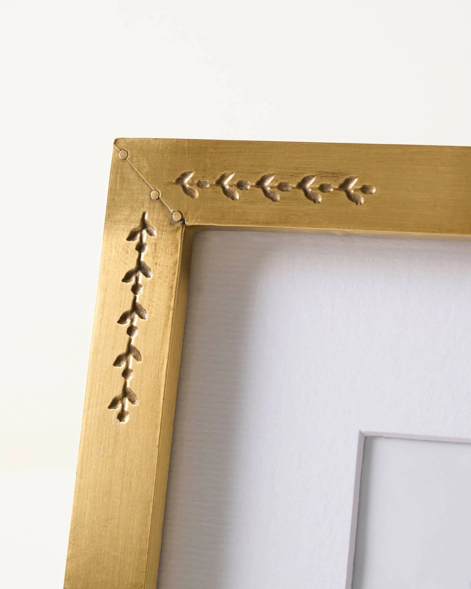 Floral Antique Brass Photo Frame - Image 4