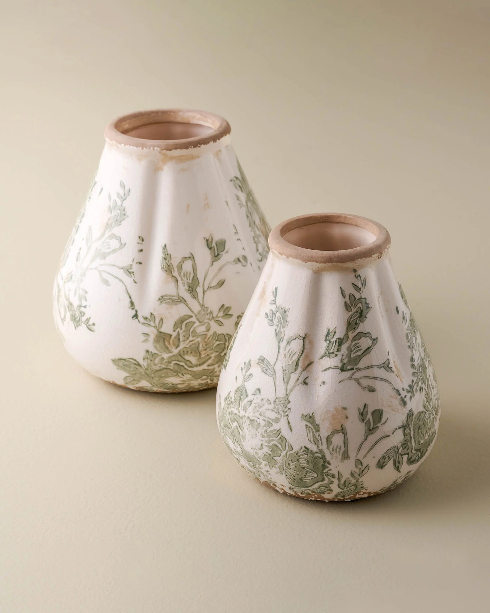 Fluted Green and White Distressed Vase - Image 2