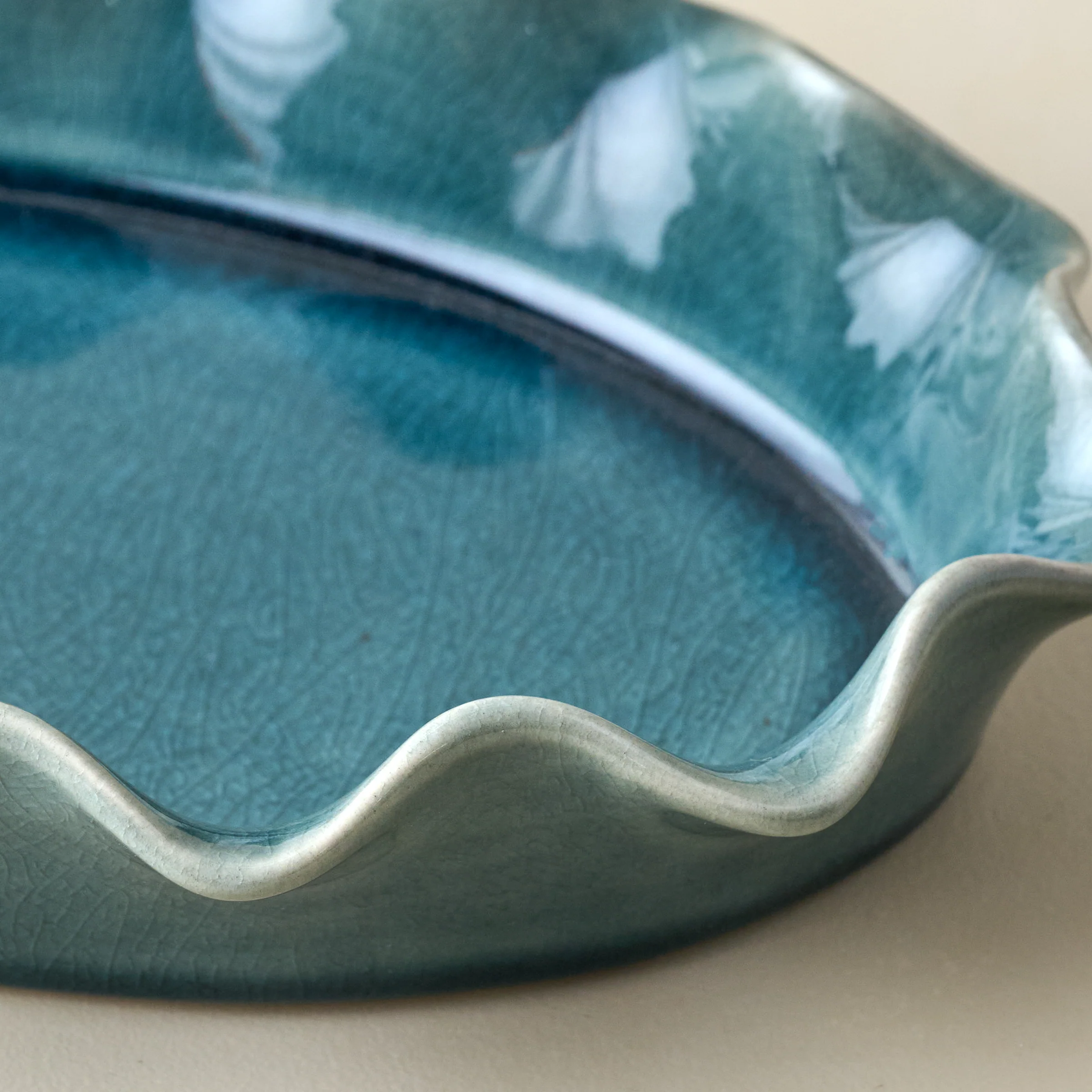 Frankie Ruffled Ceramic Tray - Image 5