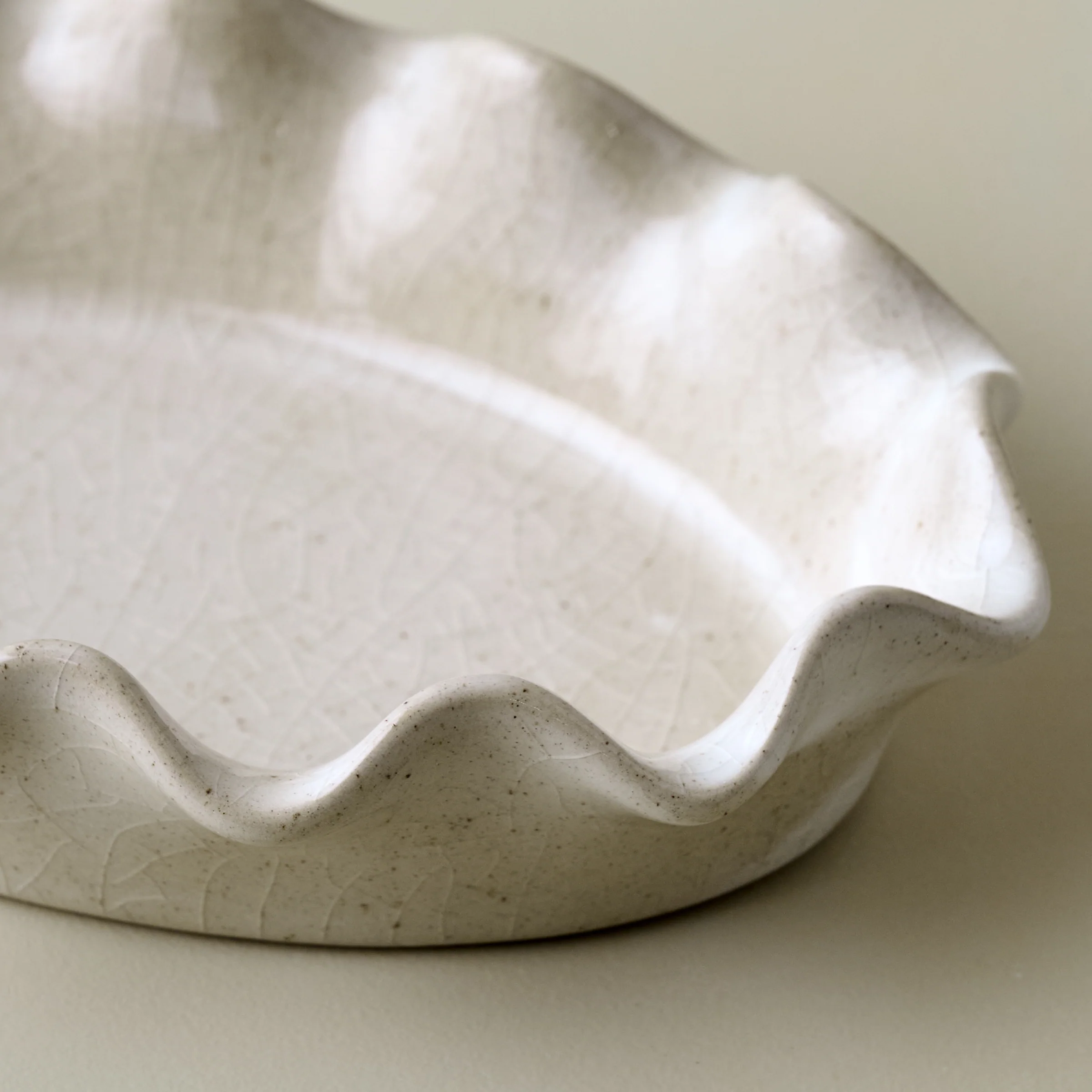 Frankie Ruffled Ceramic Tray - Image 6