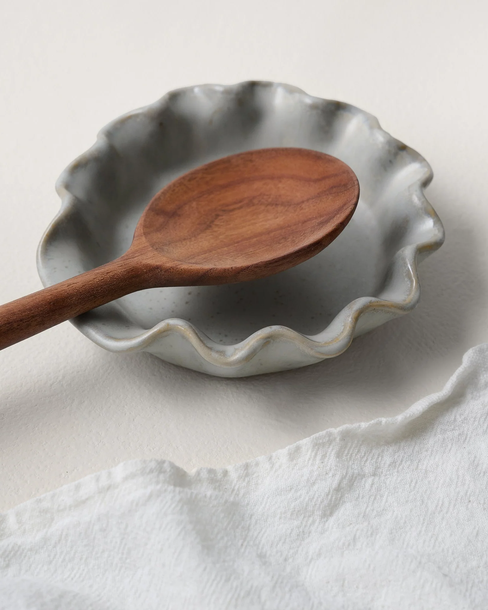 French Grey Ruffle Spoon Rest - Image 2