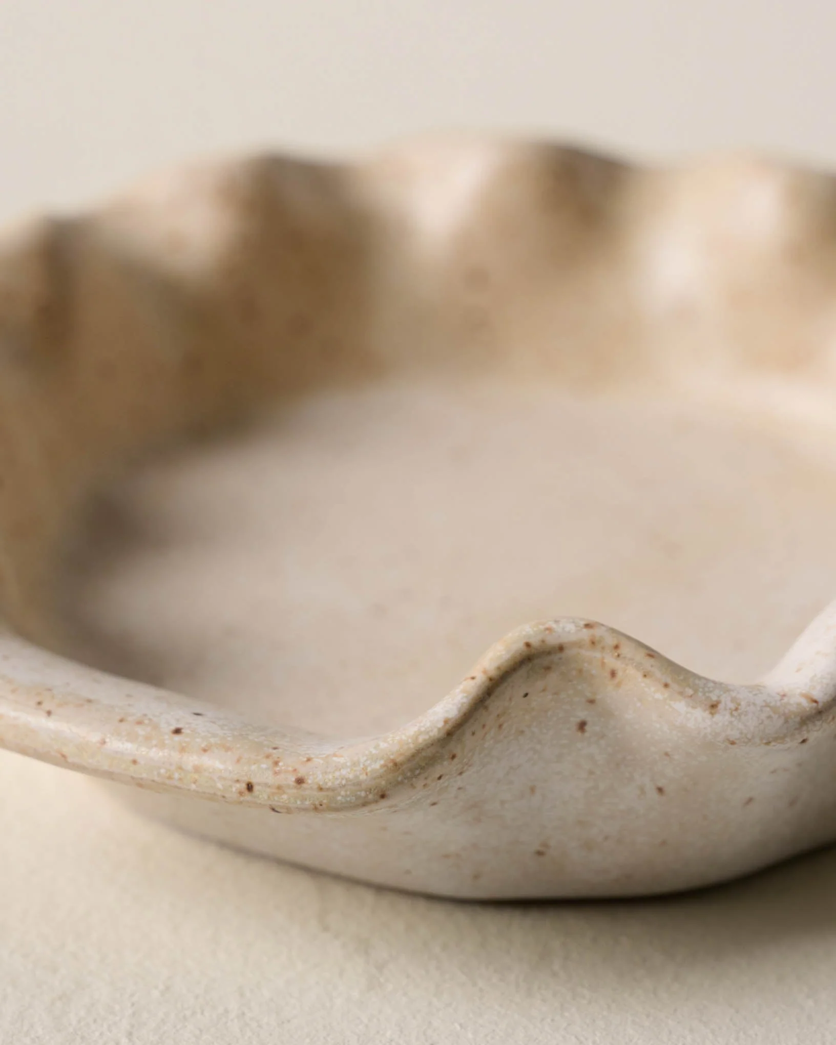 French White Ruffle Spoon Rest - Image 2