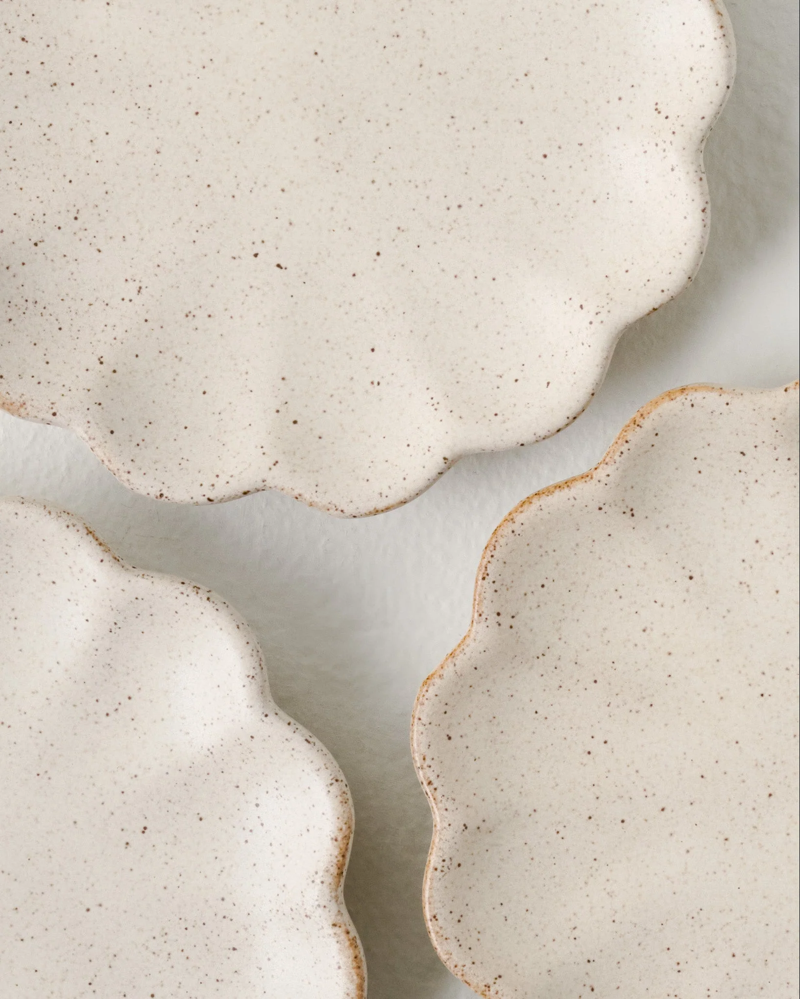 French White Scalloped Edge Stoneware Coaster Set - Image 3