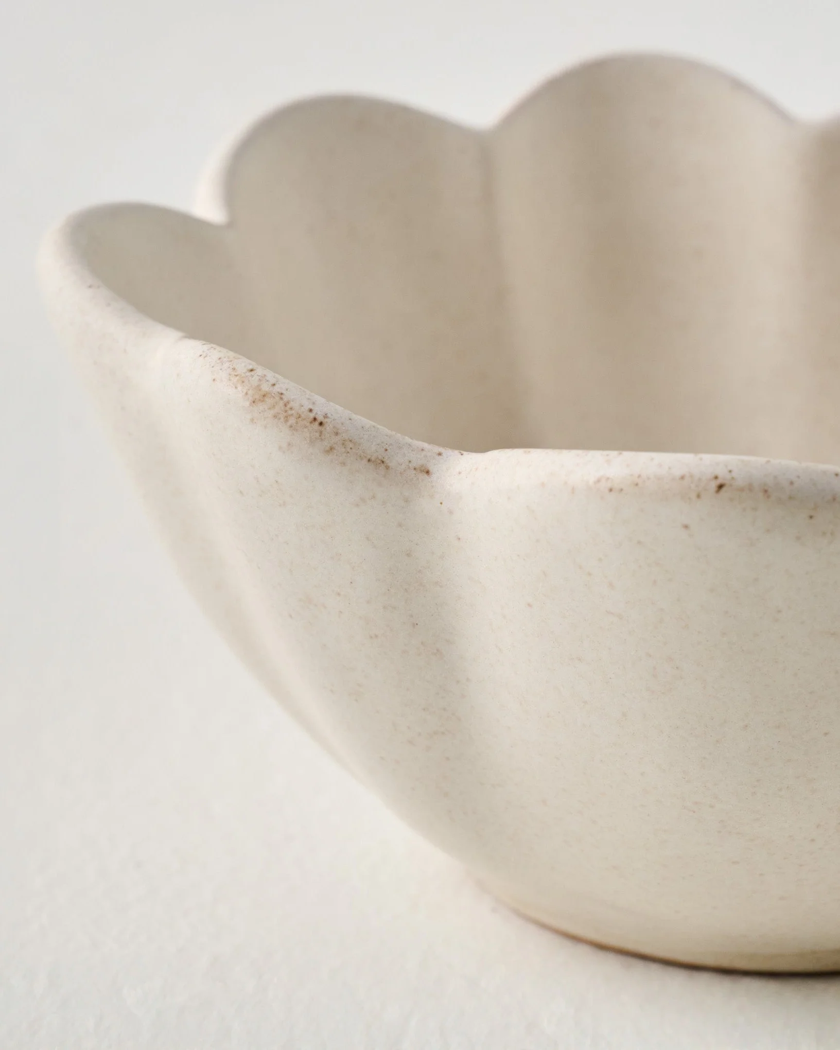 French White Scalloped Mini Bowl - Image 3