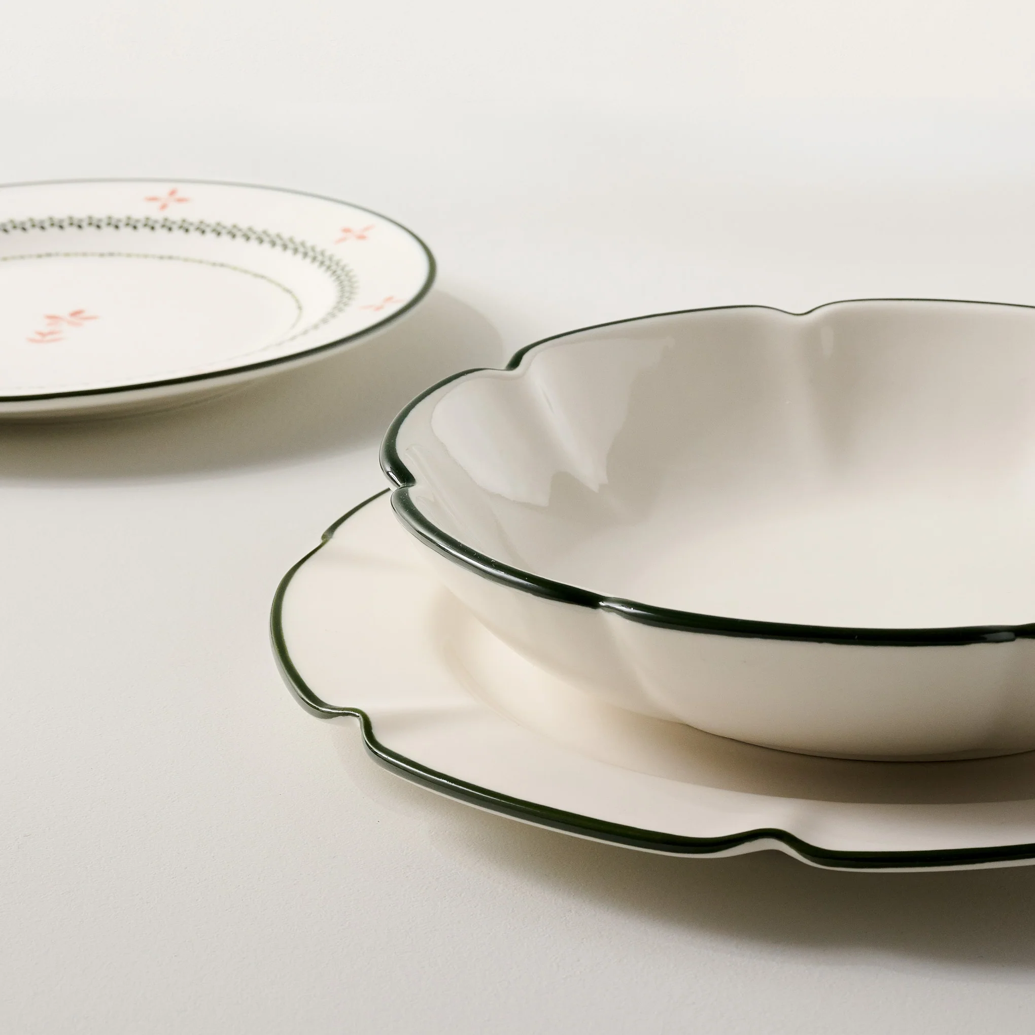 Green Luna Scalloped 3-Piece Place Setting - Image 3