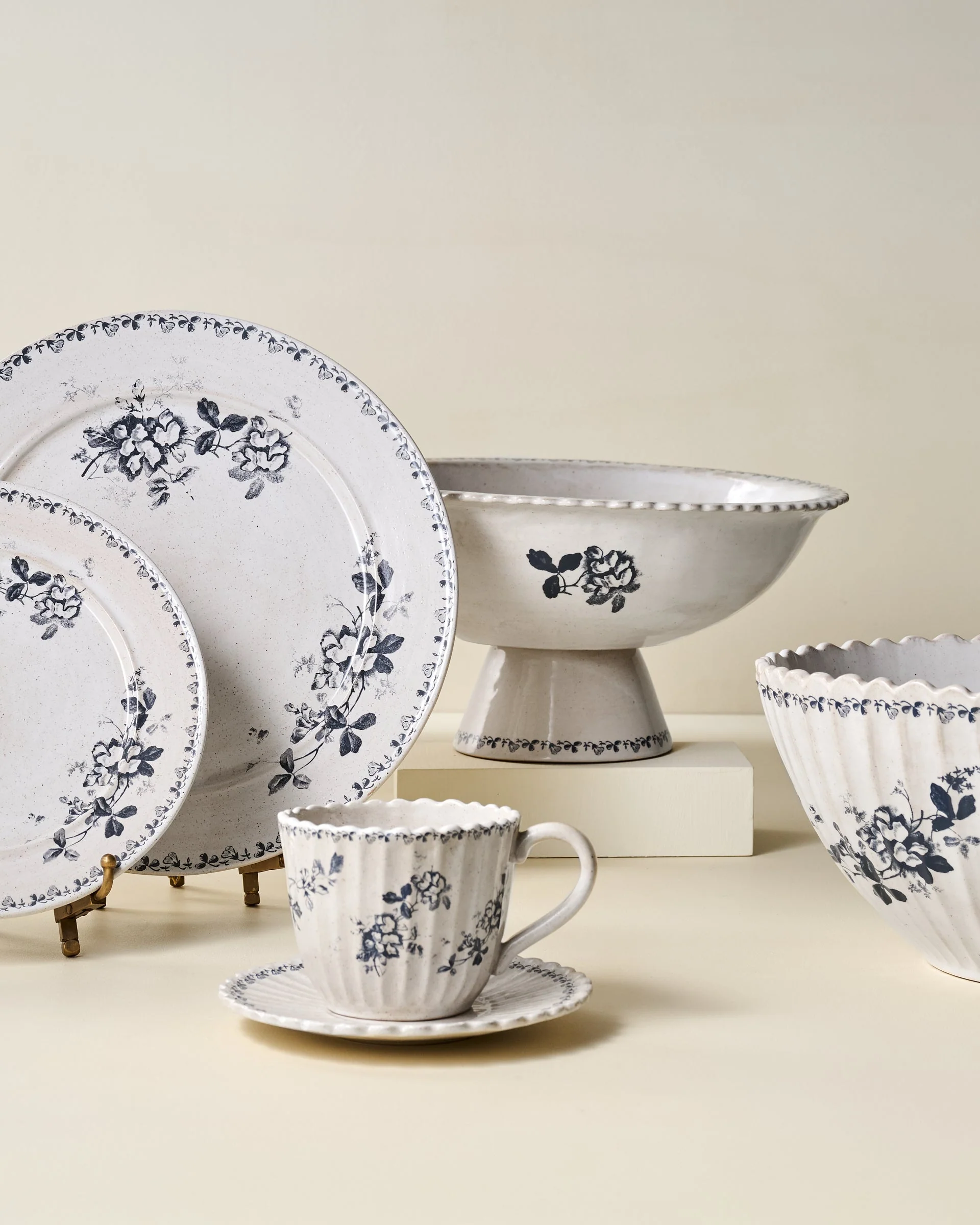 Heirloom Garden Navy Floral Plate - Image 6