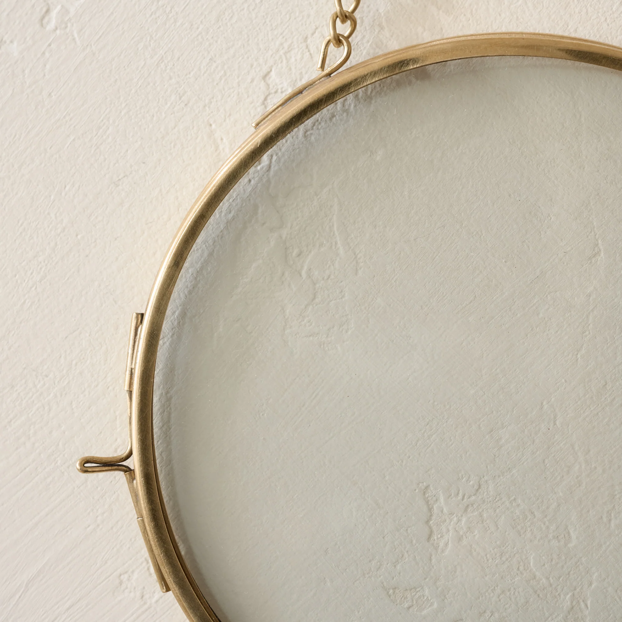 Josie Hanging Brass Photo Frame - Image 9