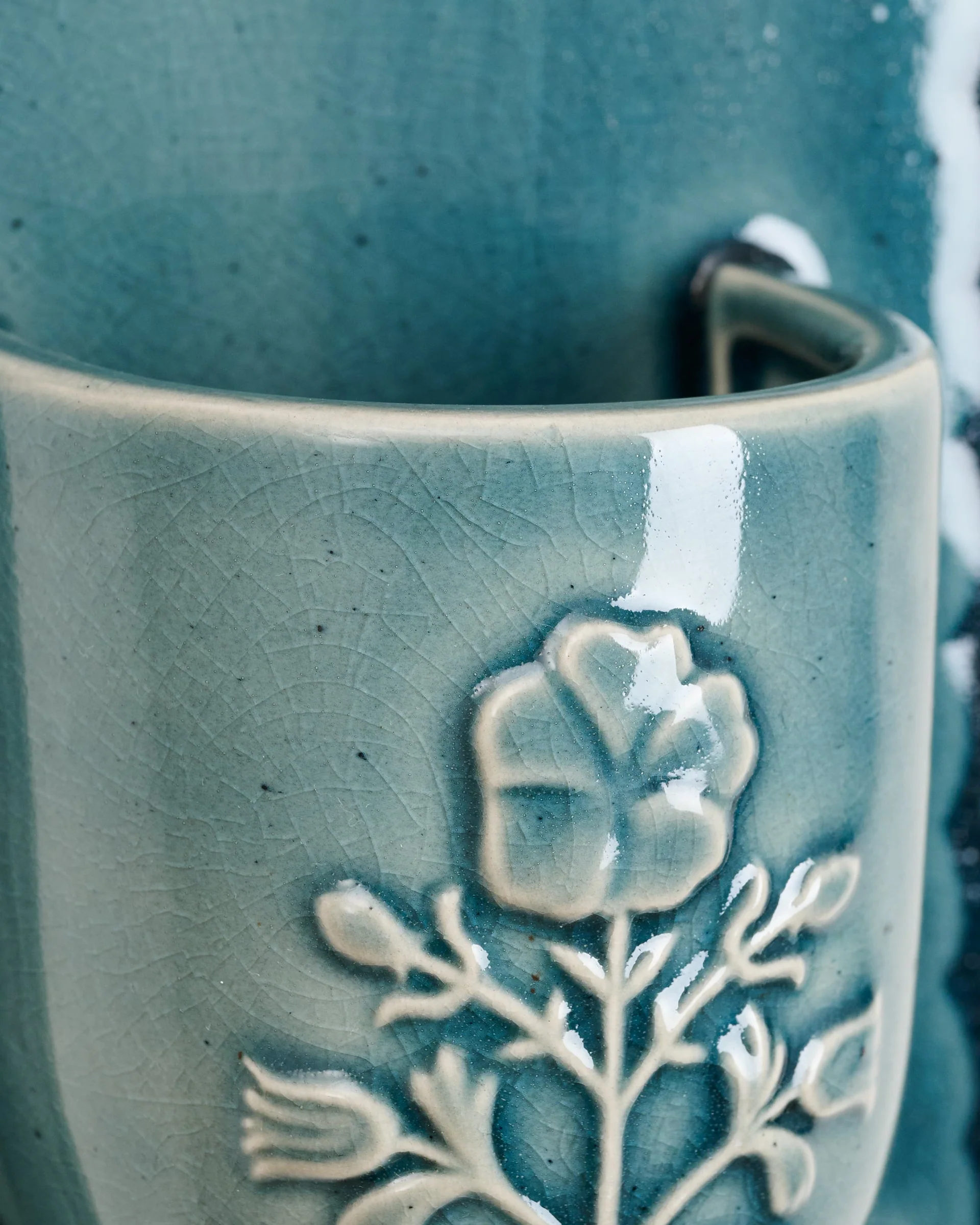 Laison Debossed Floral Ceramic Wall Pocket - Image 3