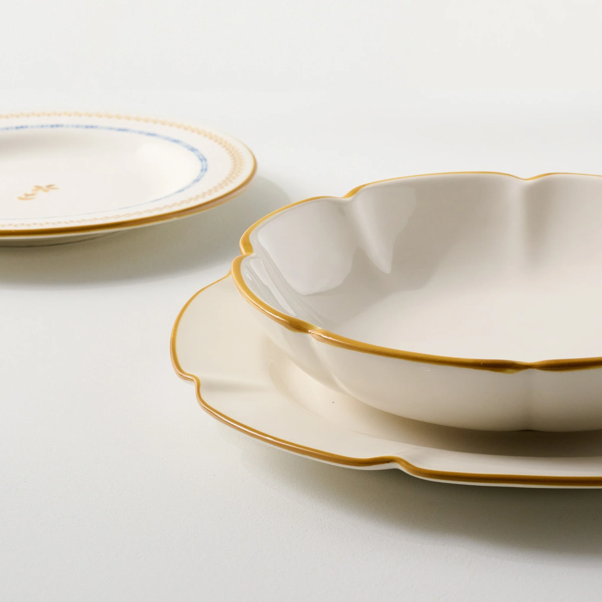 Luna Scalloped 3-Piece Place Setting - Image 3