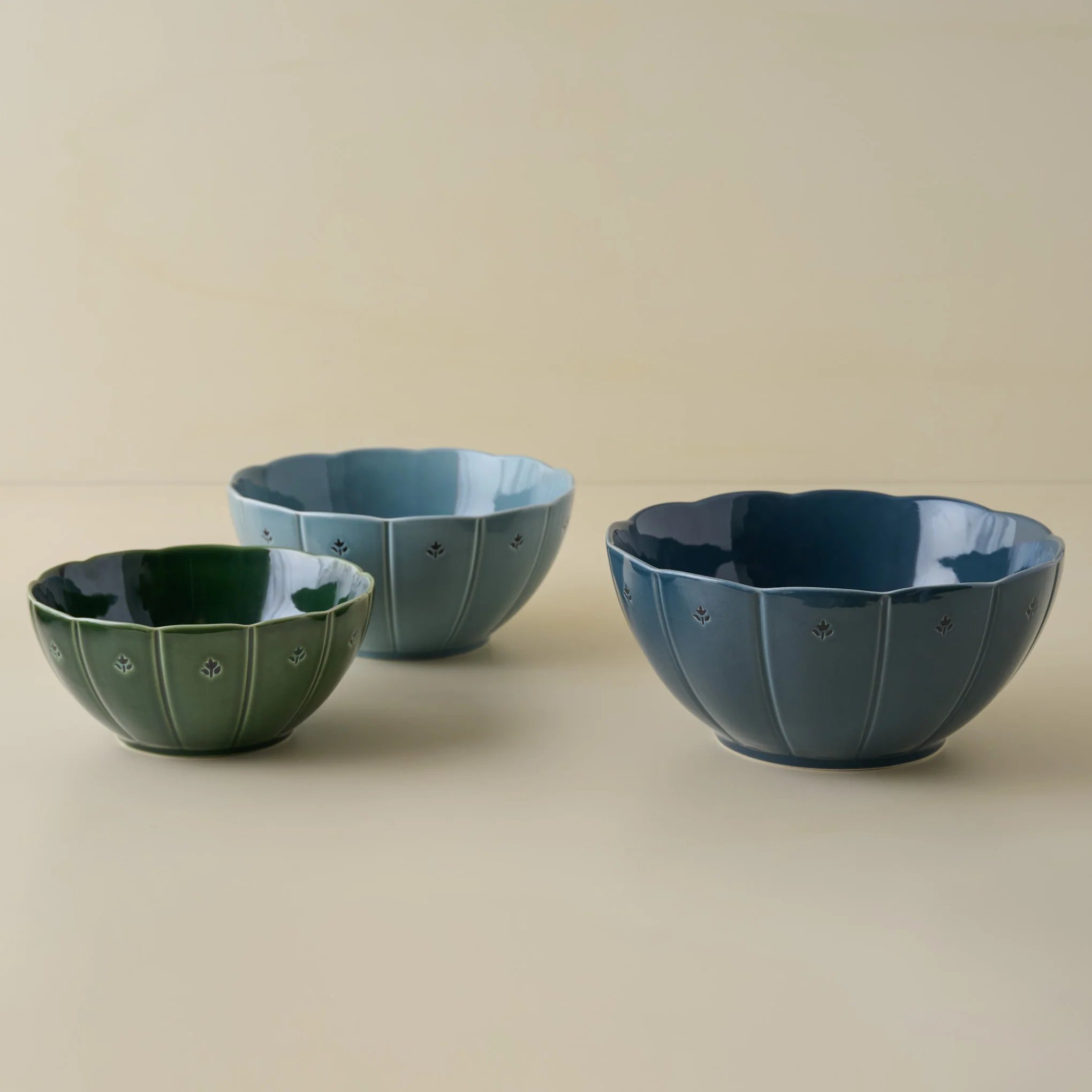 Luna Scalloped Mixing Bowl Set of Three - Image 2