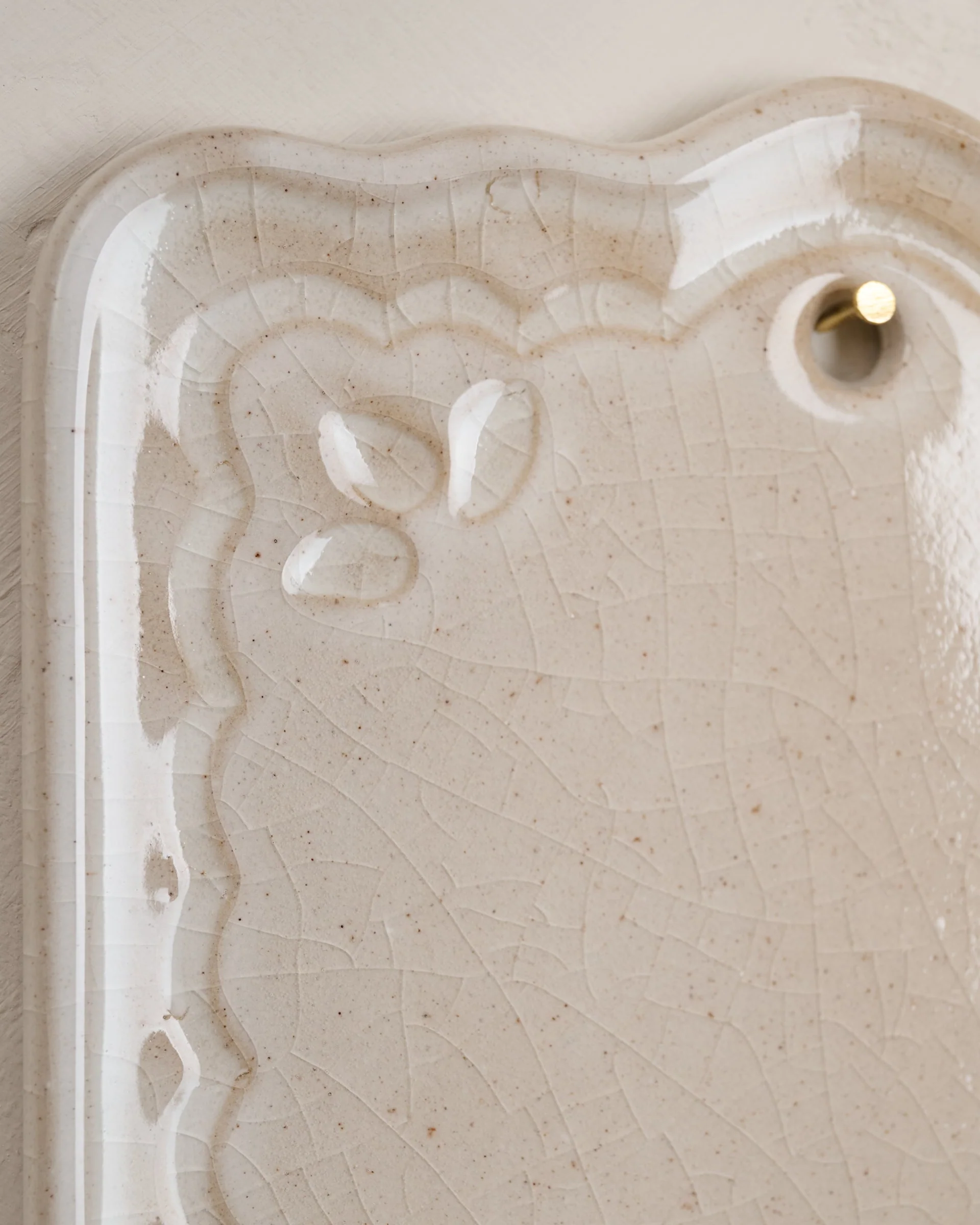 Maddison Debossed Floral Ceramic Wall Pocket - Image 3