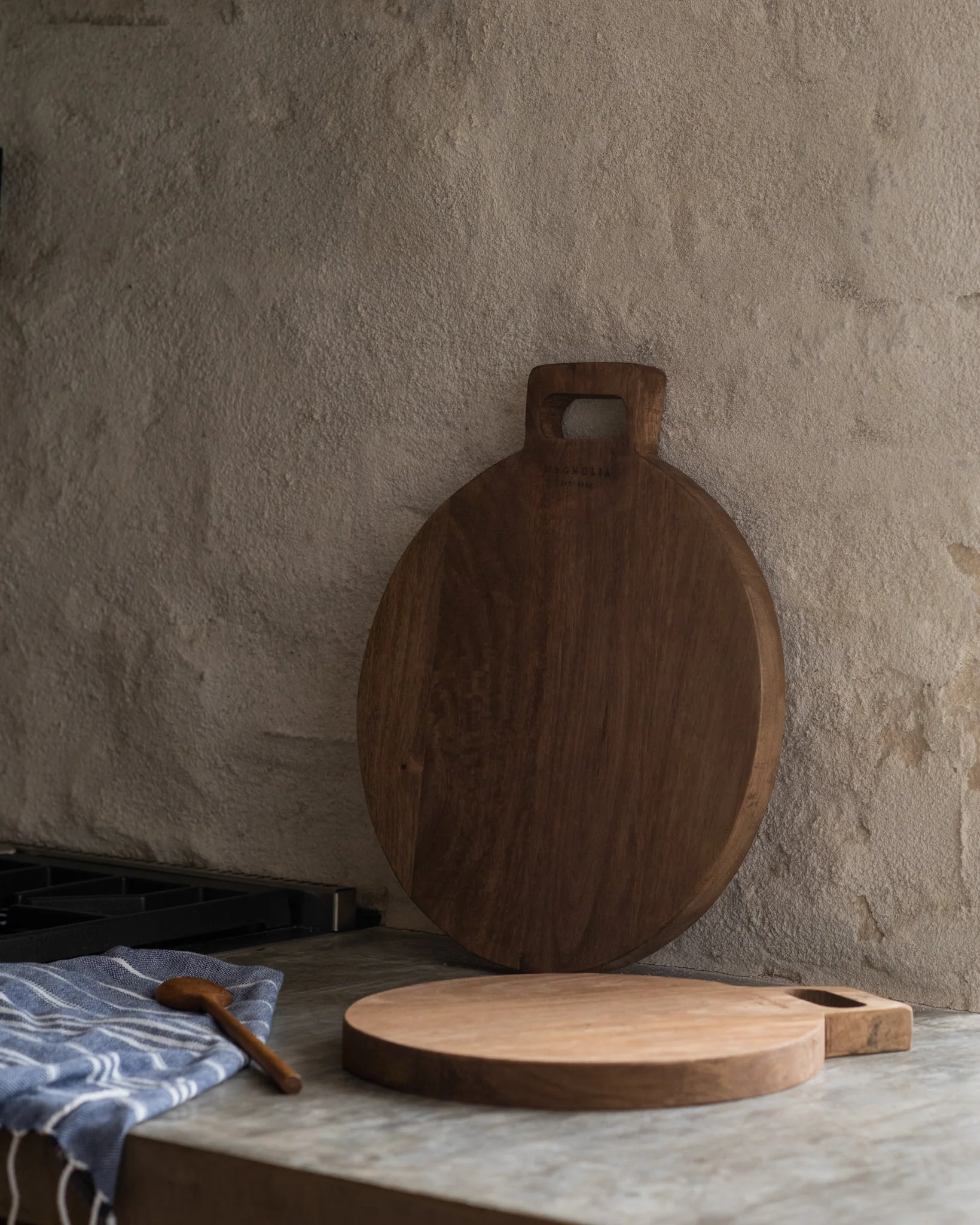 Mango Wood Round Bread Board - Image 3