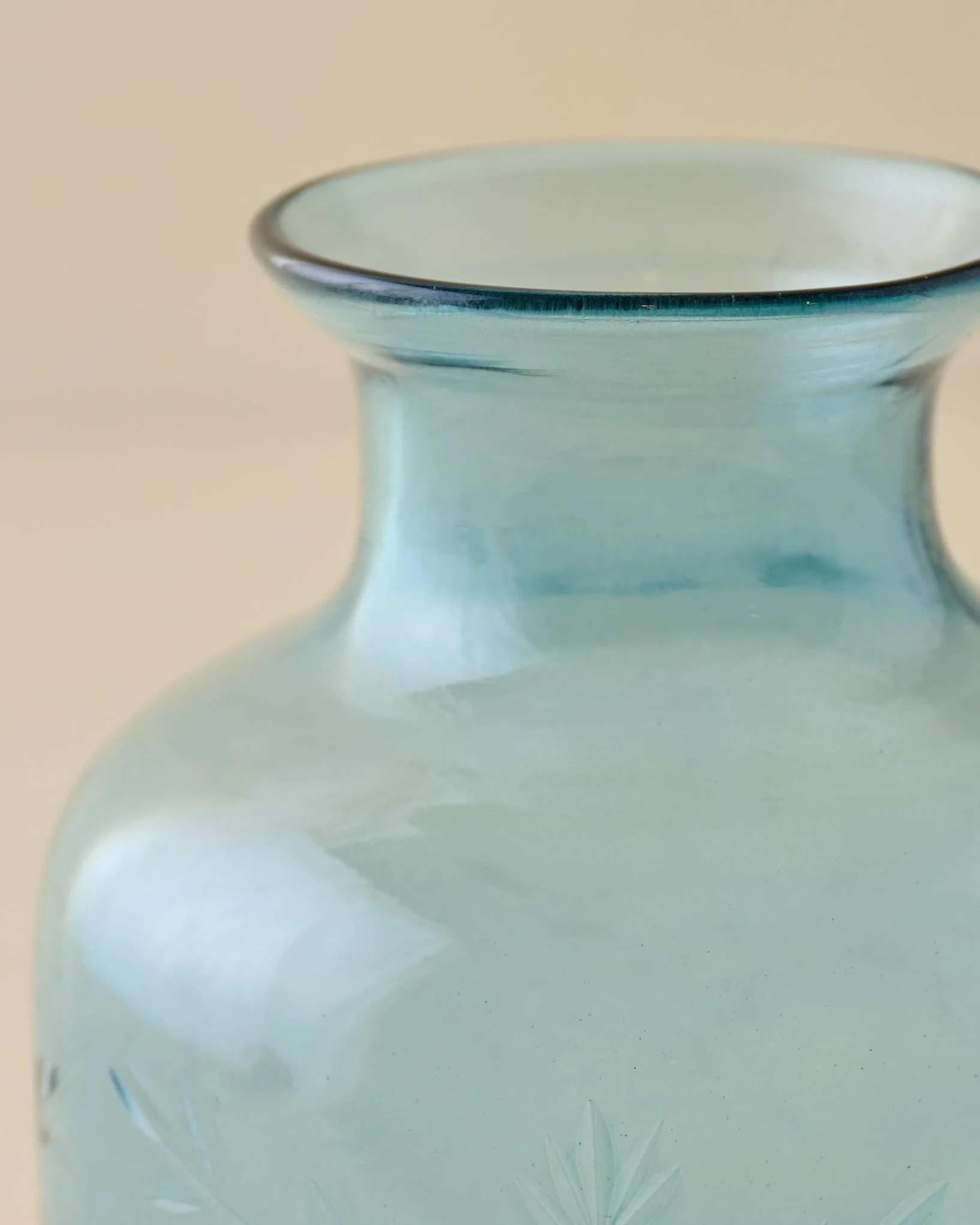 Nora Floral Etched Glass Vase - Image 4