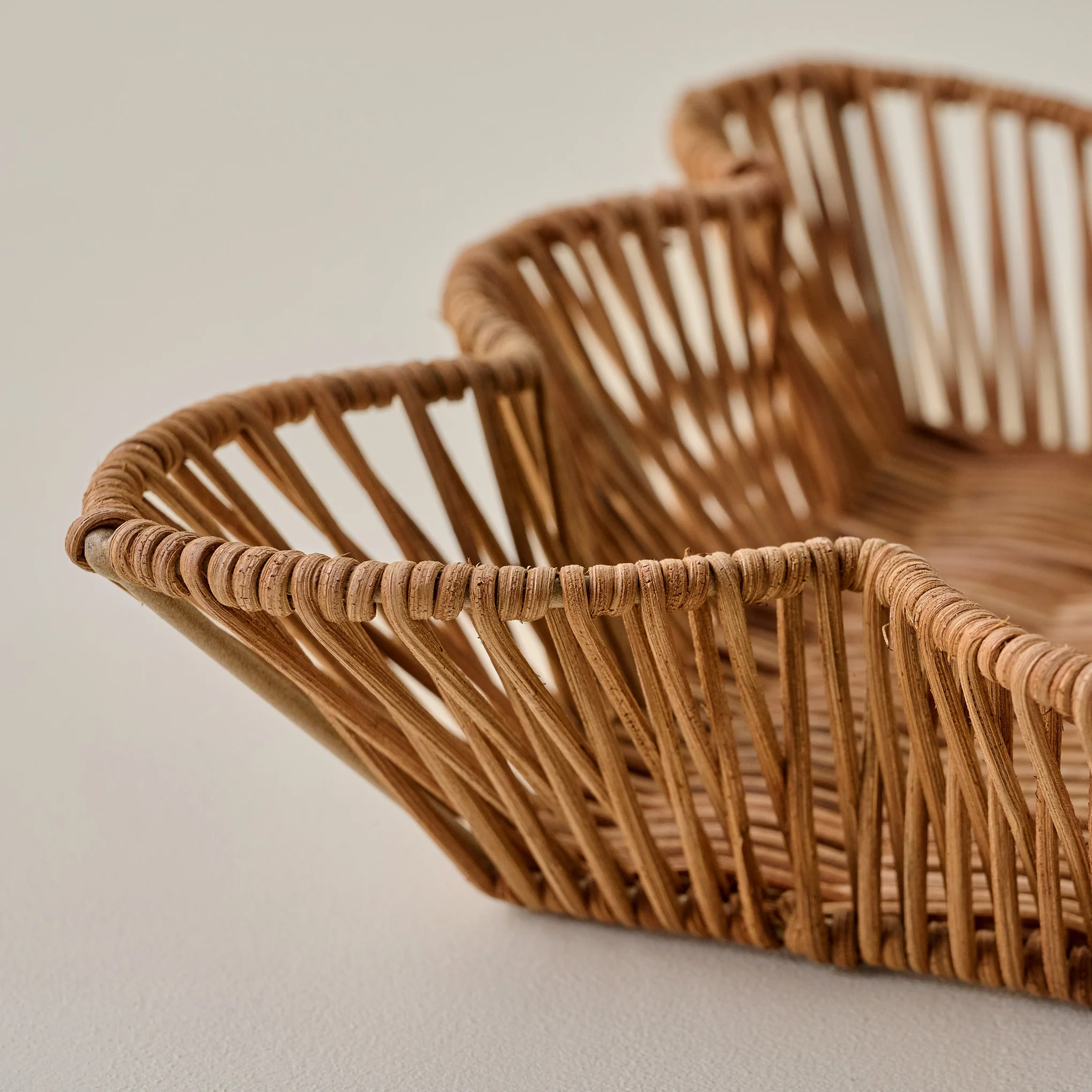 Norah Woven Scalloped Tray - Image 4