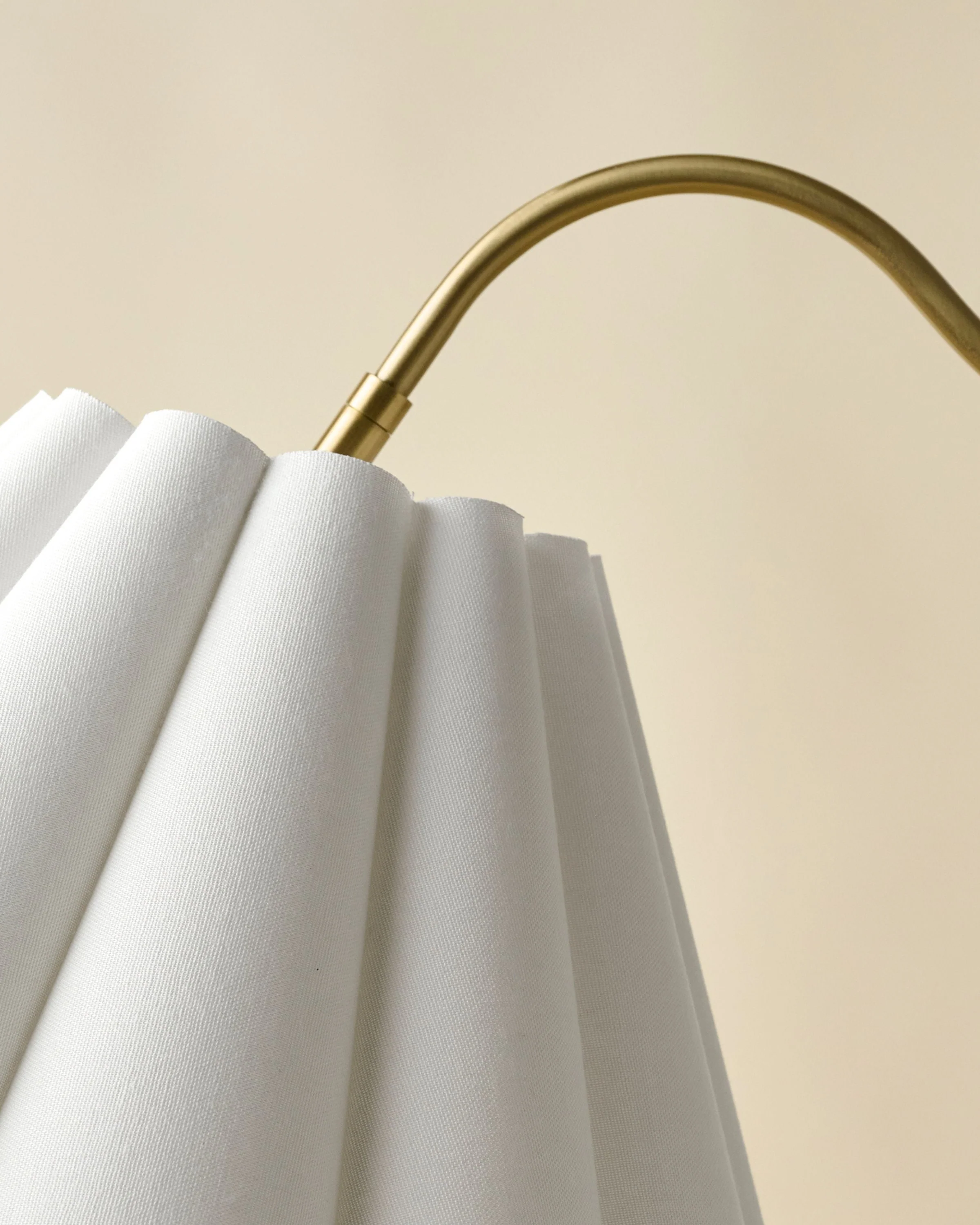 Odette Linen Scallop Floor Lamp - Image 4