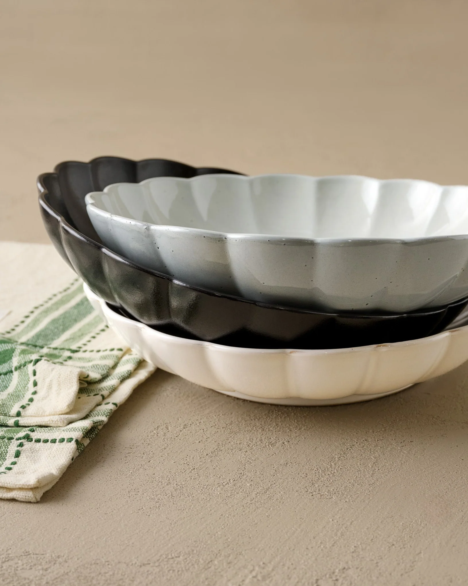 Oversized Black Scalloped Serving Bowl - Image 4