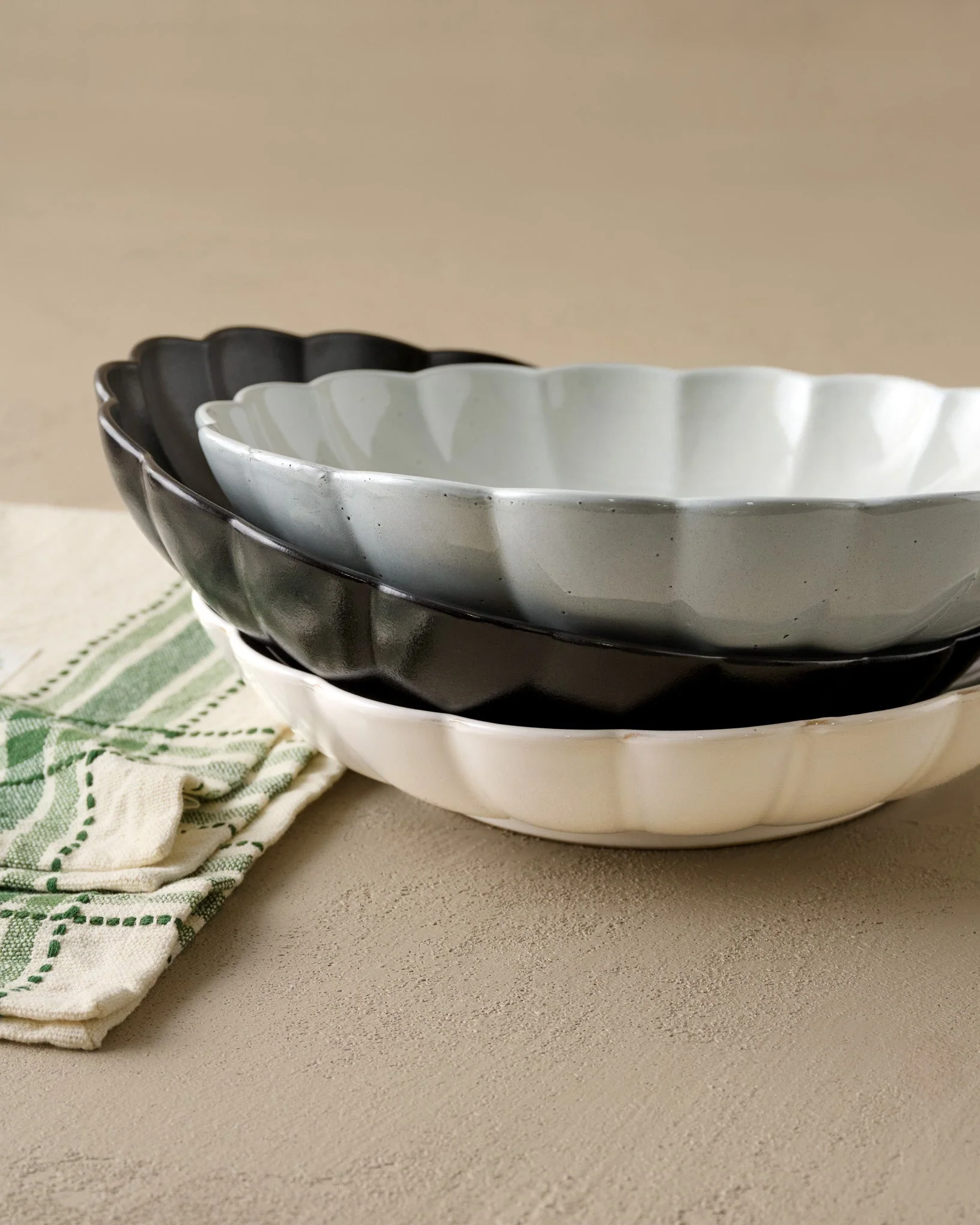 Oversized Grey Scalloped Serving Bowl - Image 4