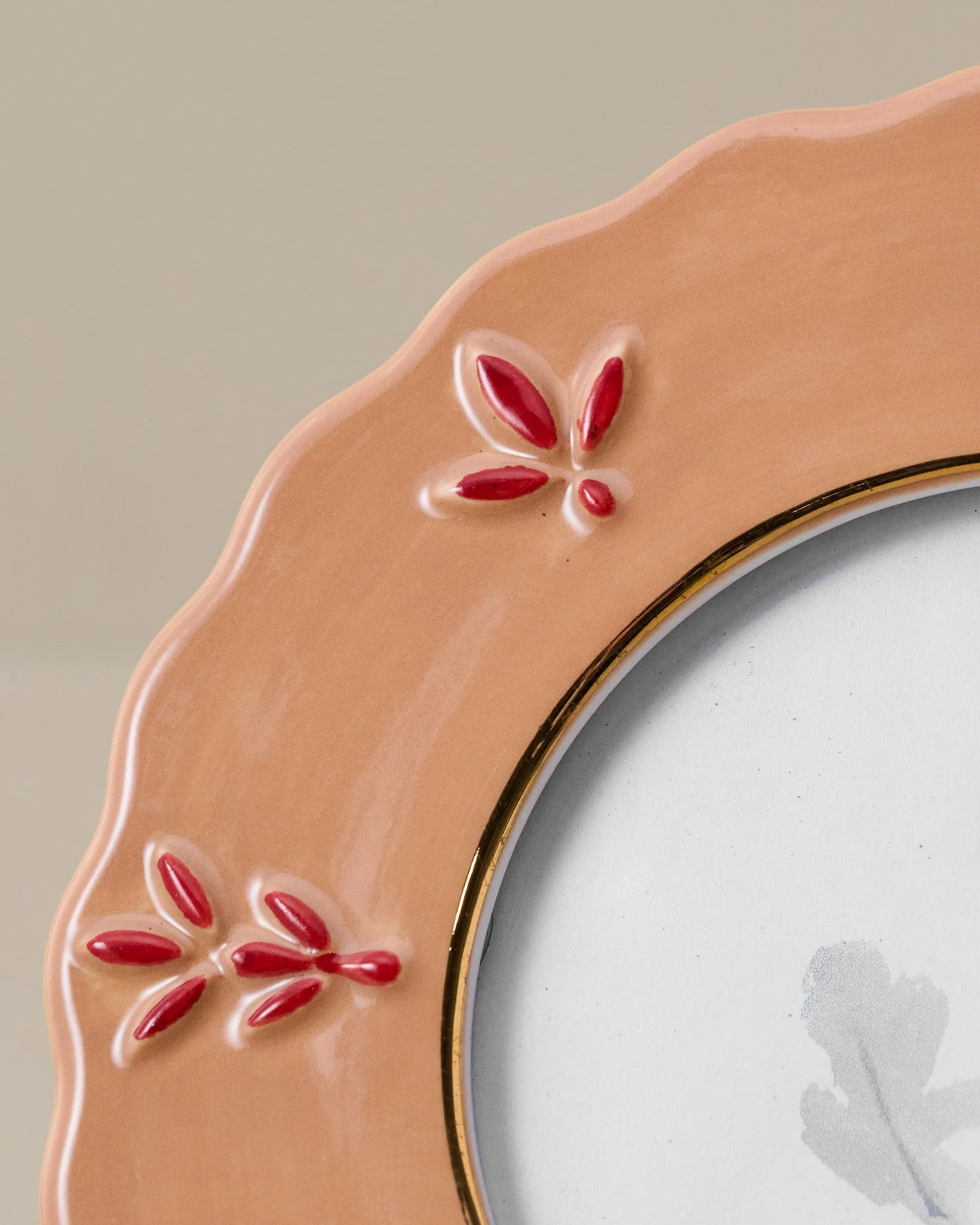 Round Ceramic Juliet Photo Frame - Image 6
