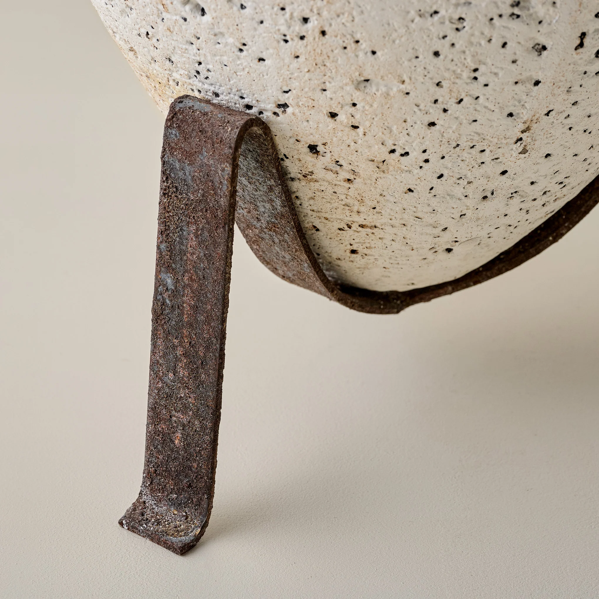 Rustic Cortona Vase on Stand - Image 4