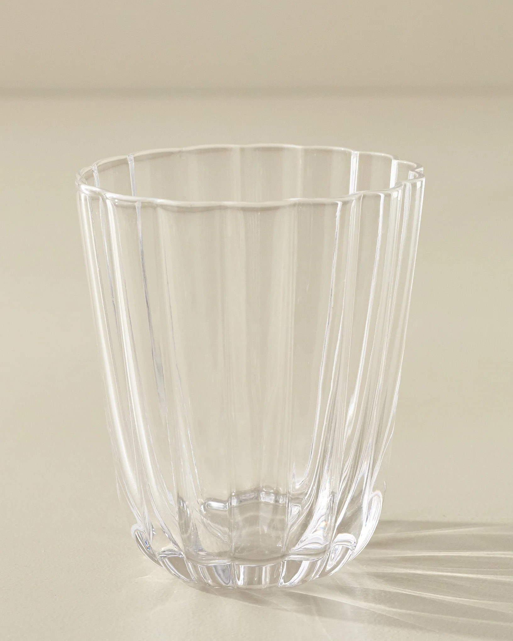 Scalloped Rim Glass Tumbler - Image 3