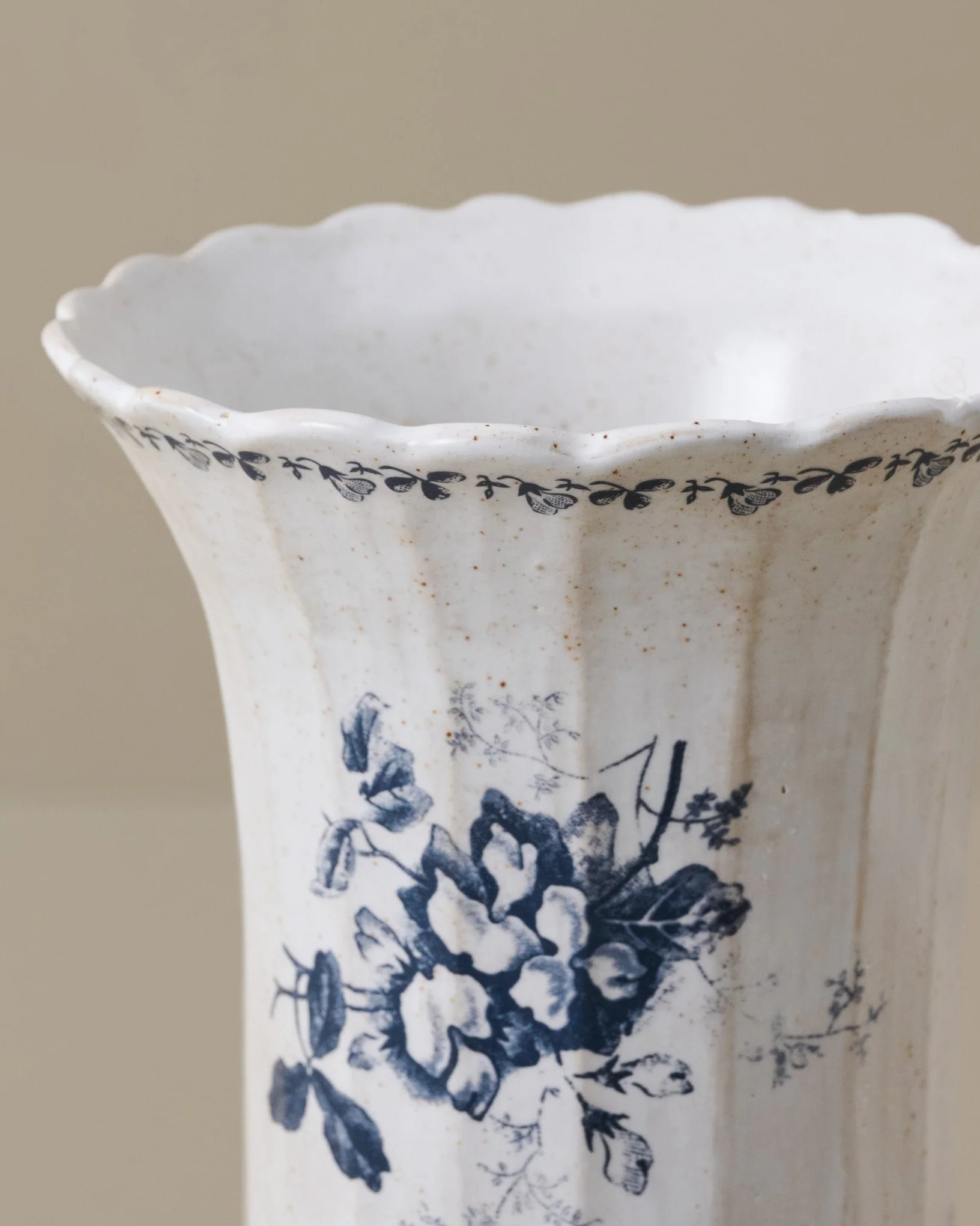 Heirloom Garden Navy Floral Footed Vase - Image 3