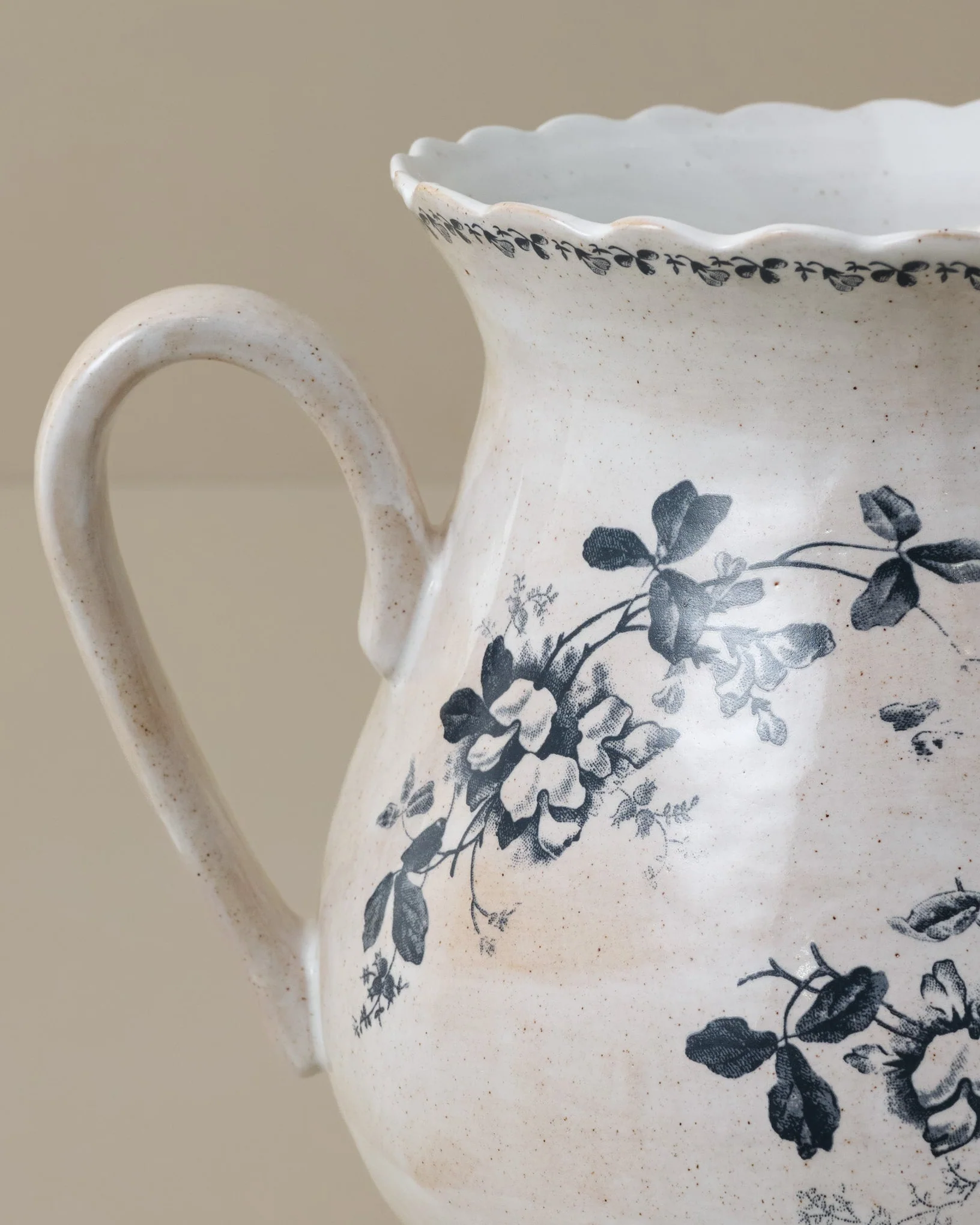 Heirloom Garden Navy Floral Vase with Handles - Image 3
