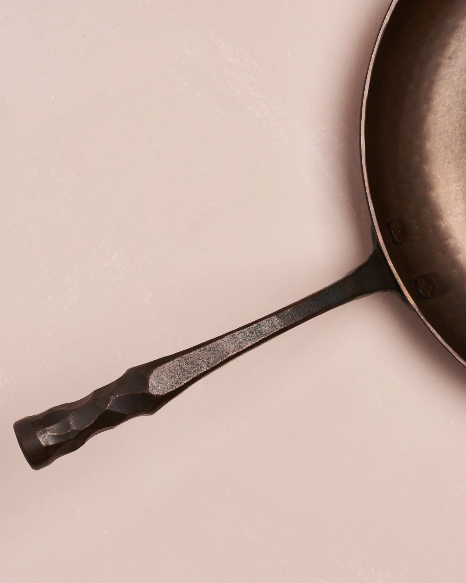 Smithey Carbon Steel Farmhouse Skillet - Image 2
