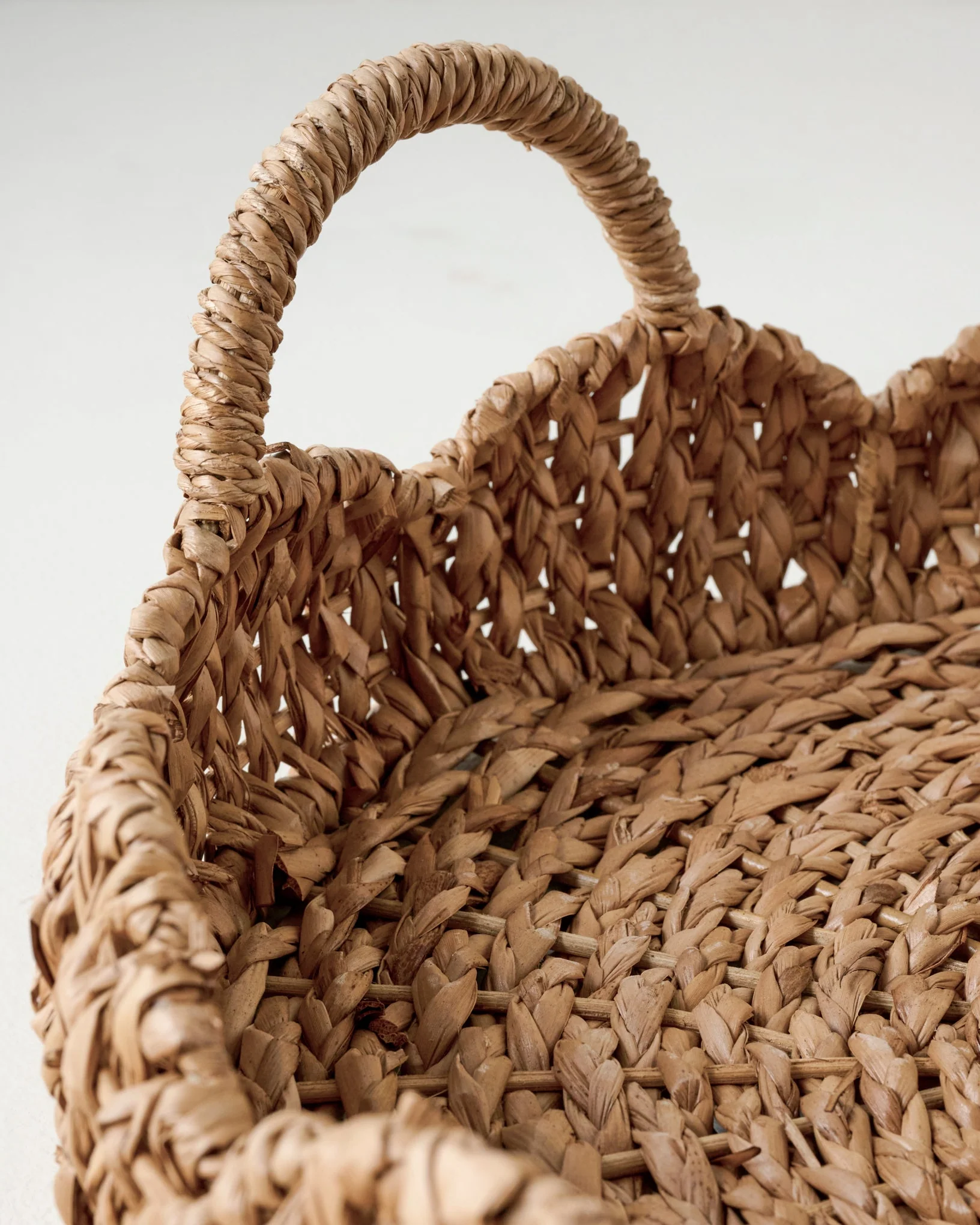 Solene Woven Scalloped Tray - Image 3