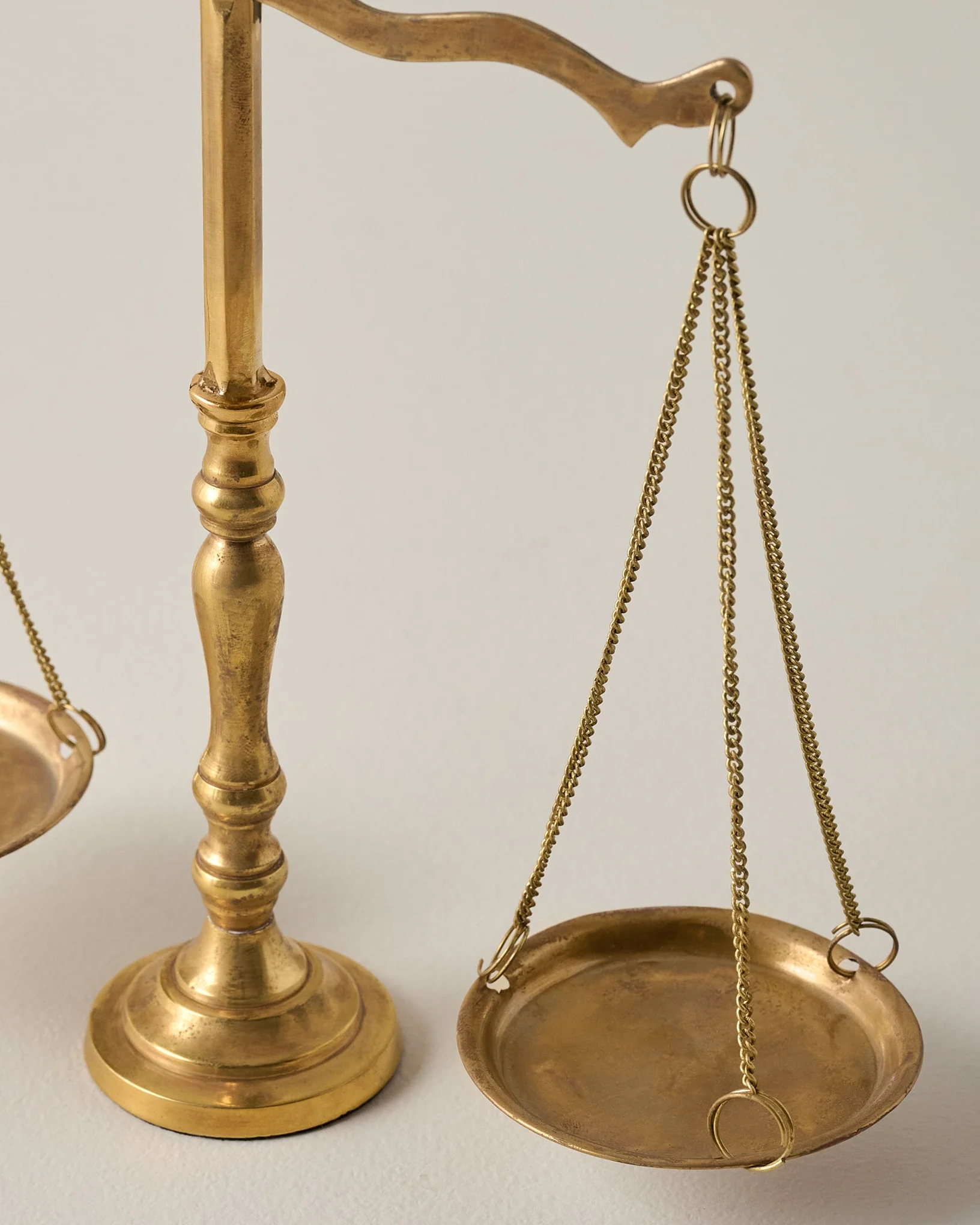 Solid Brass Bookshelf Scale - Image 3