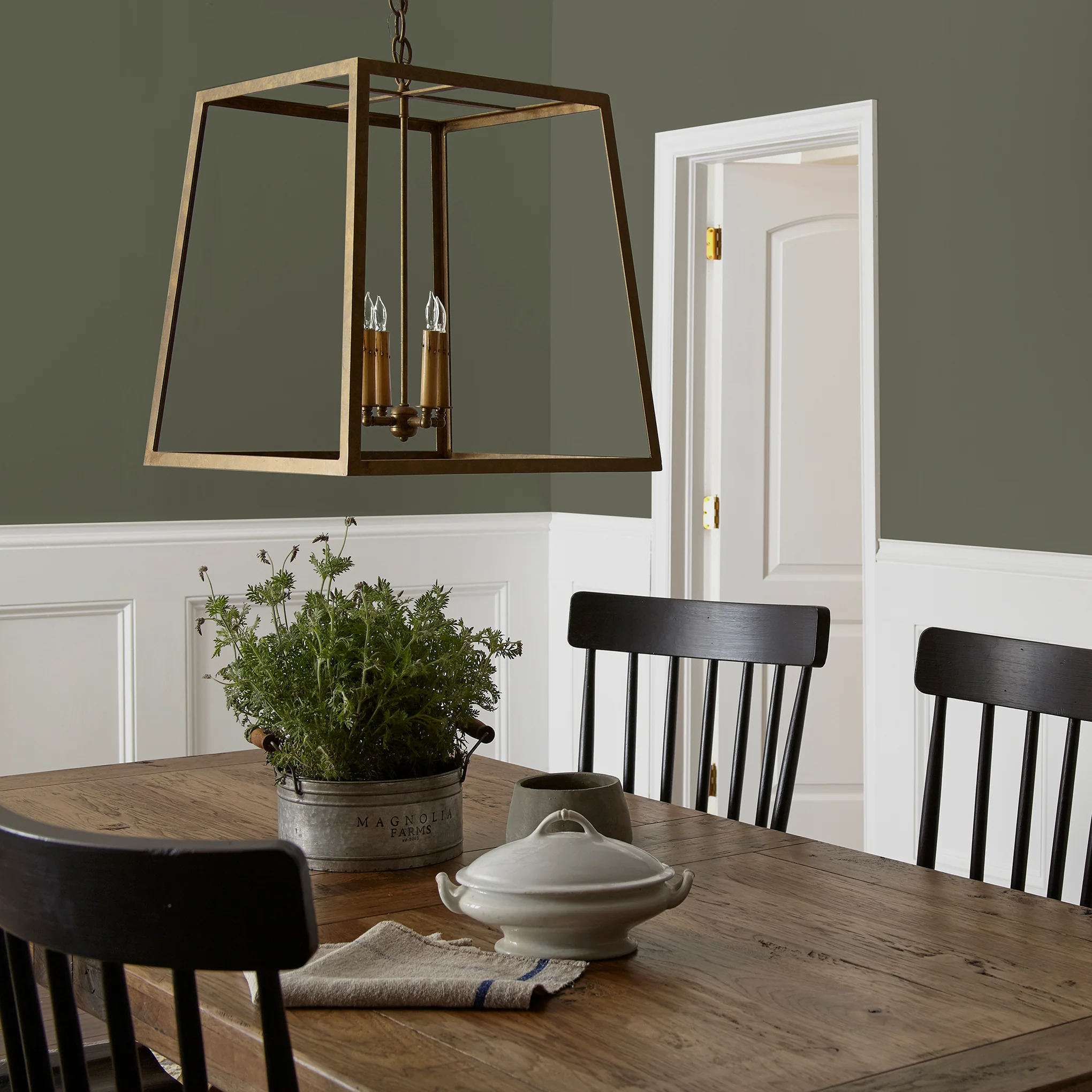 Step Stool Green - Classic Interior Paint - Image 5