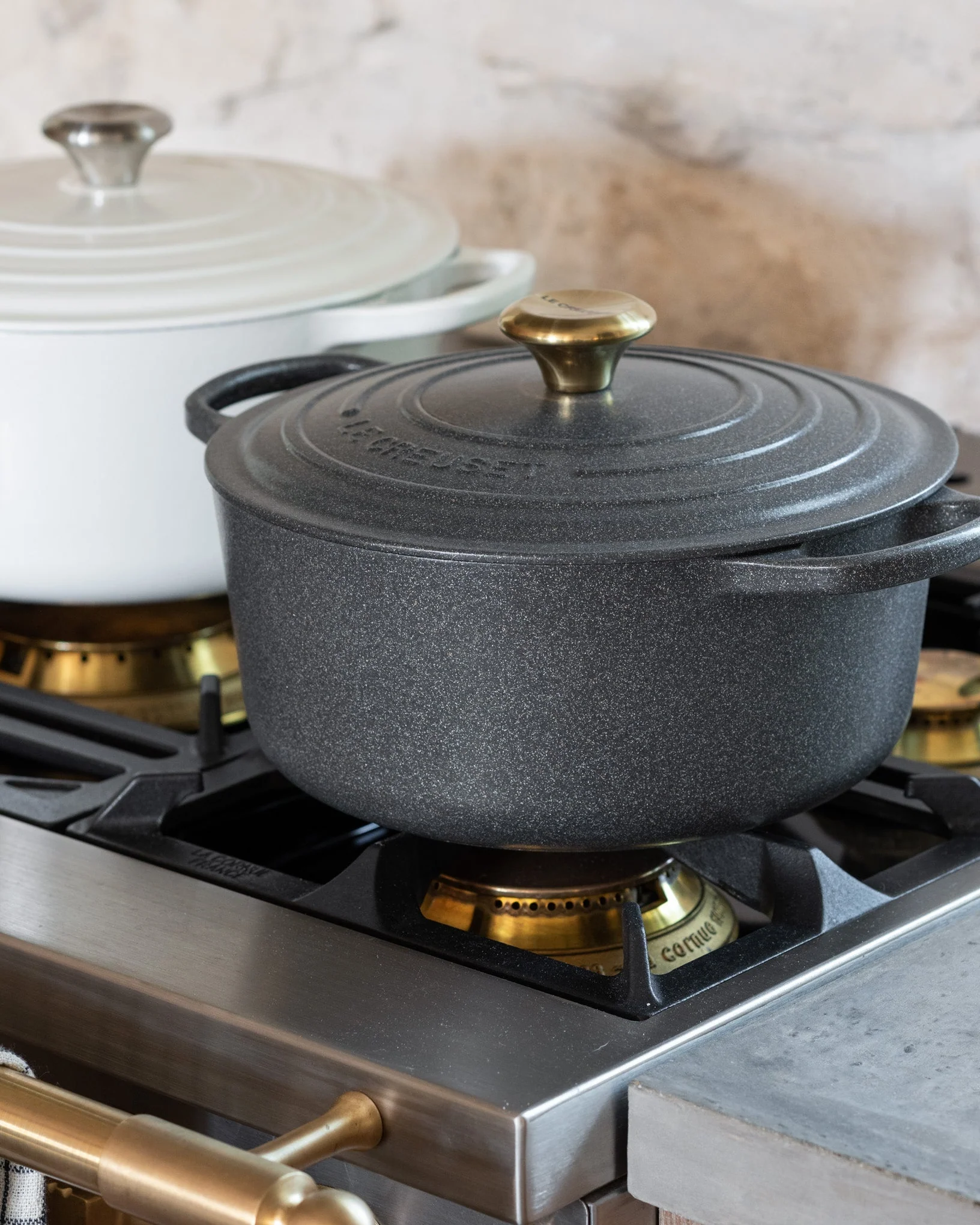 Le Creuset 7.25 Qt. Dutch Oven - Image 2