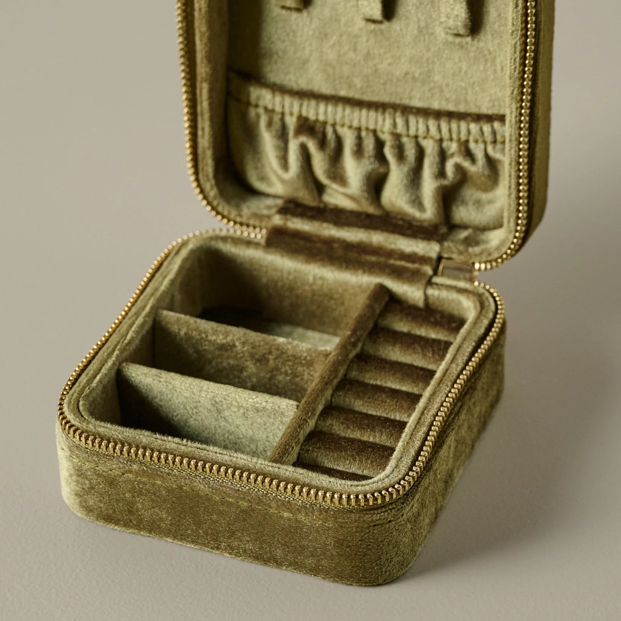 Velvet Olive Jewelry Travel Case - Image 2
