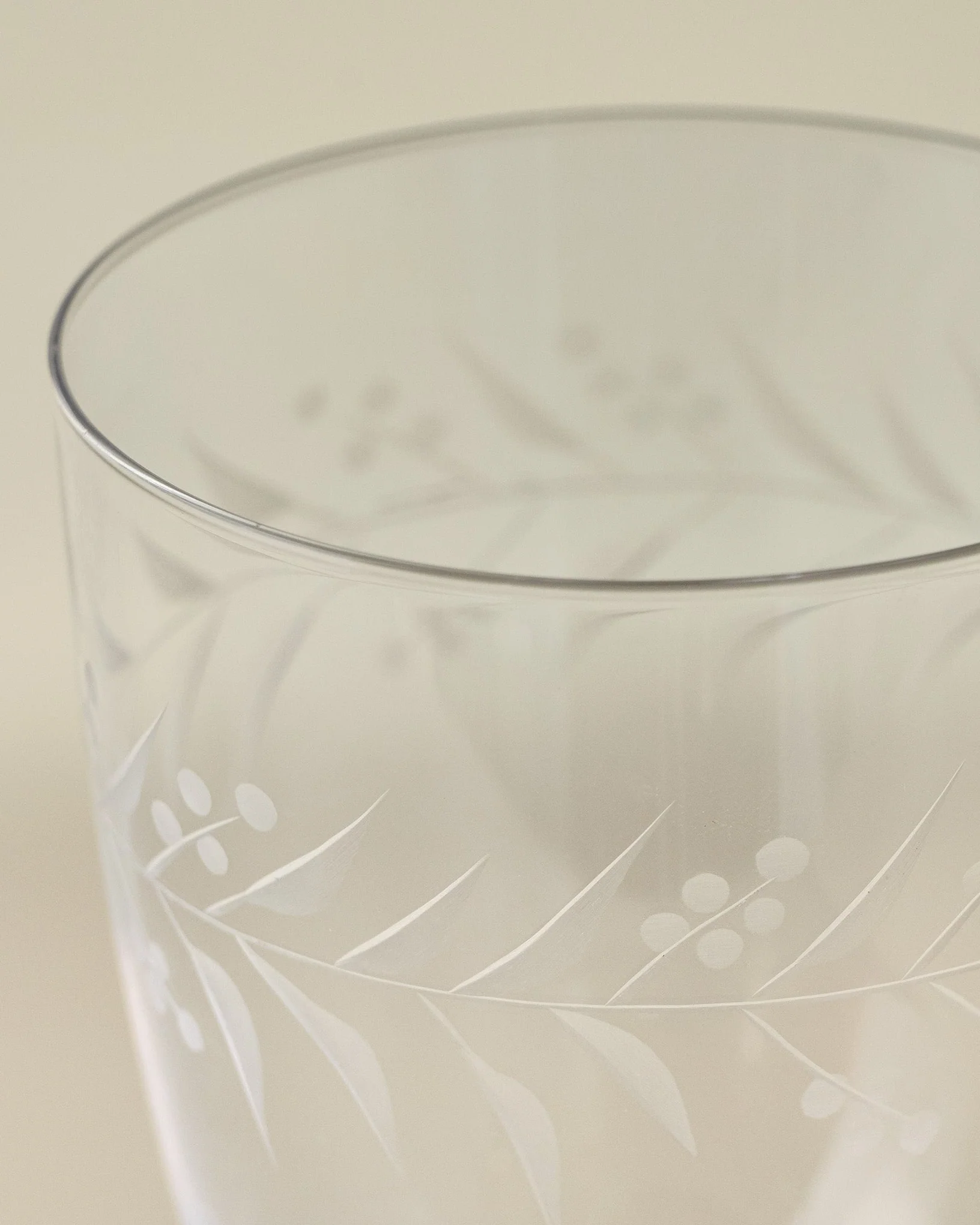 Vintage-Inspired Etched Glass Tumbler - Image 5