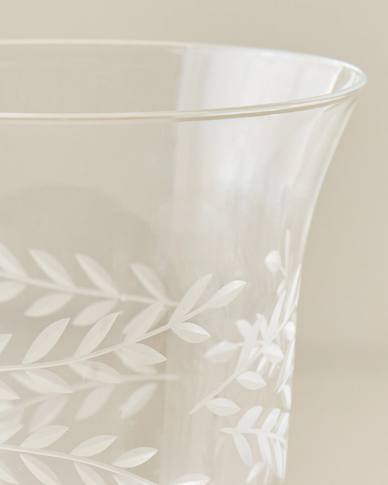 Vintage-Inspired Etched Glass Wine Glass - Image 3