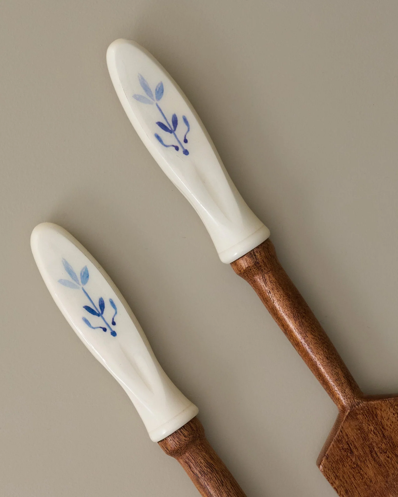 Vintage-Inspired Resin and Wood Servers, Set of 2 - Image 4