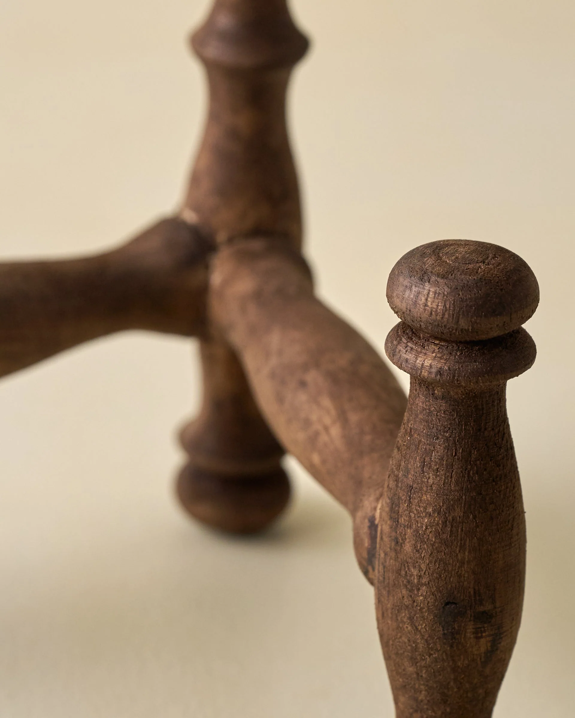 Harrison Antiqued Wood Photo Easel - Image 3
